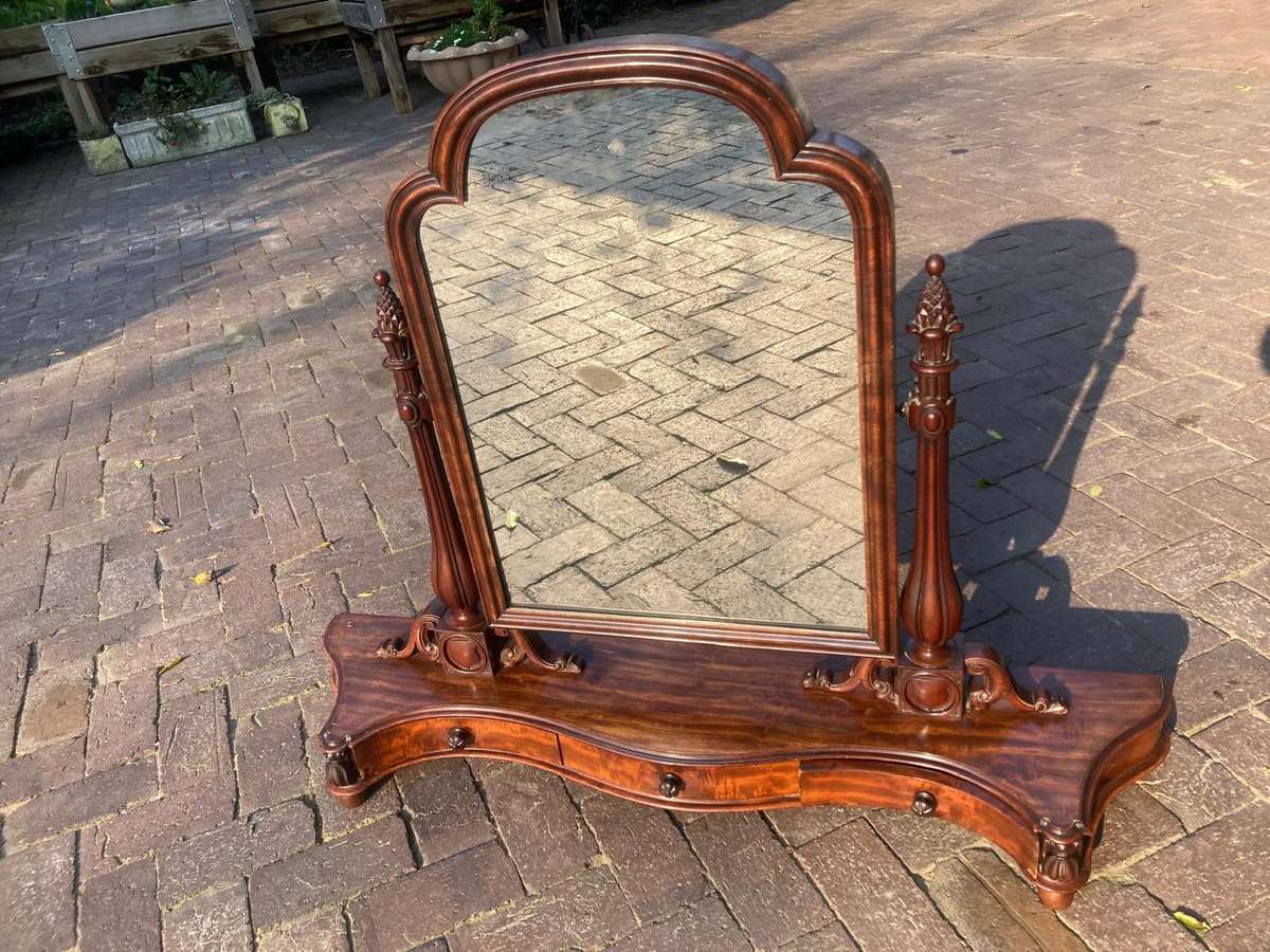 Beautiful Victorian Mahogany Shaving Mirror circa 1880 ( 115 x 27 x 90 cm )
