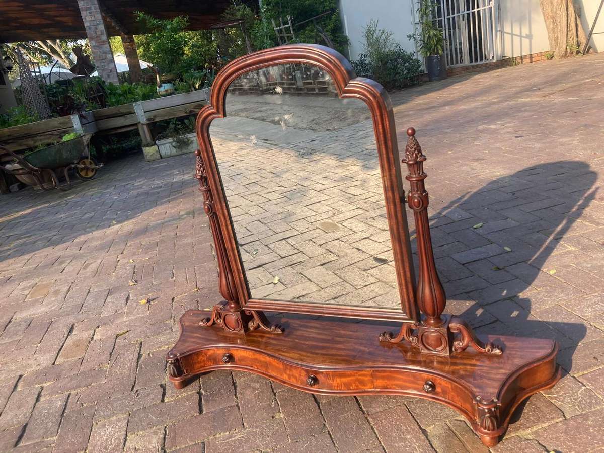 Beautiful Victorian Mahogany Shaving Mirror circa 1880 ( 115 x 27 x 90 cm )
