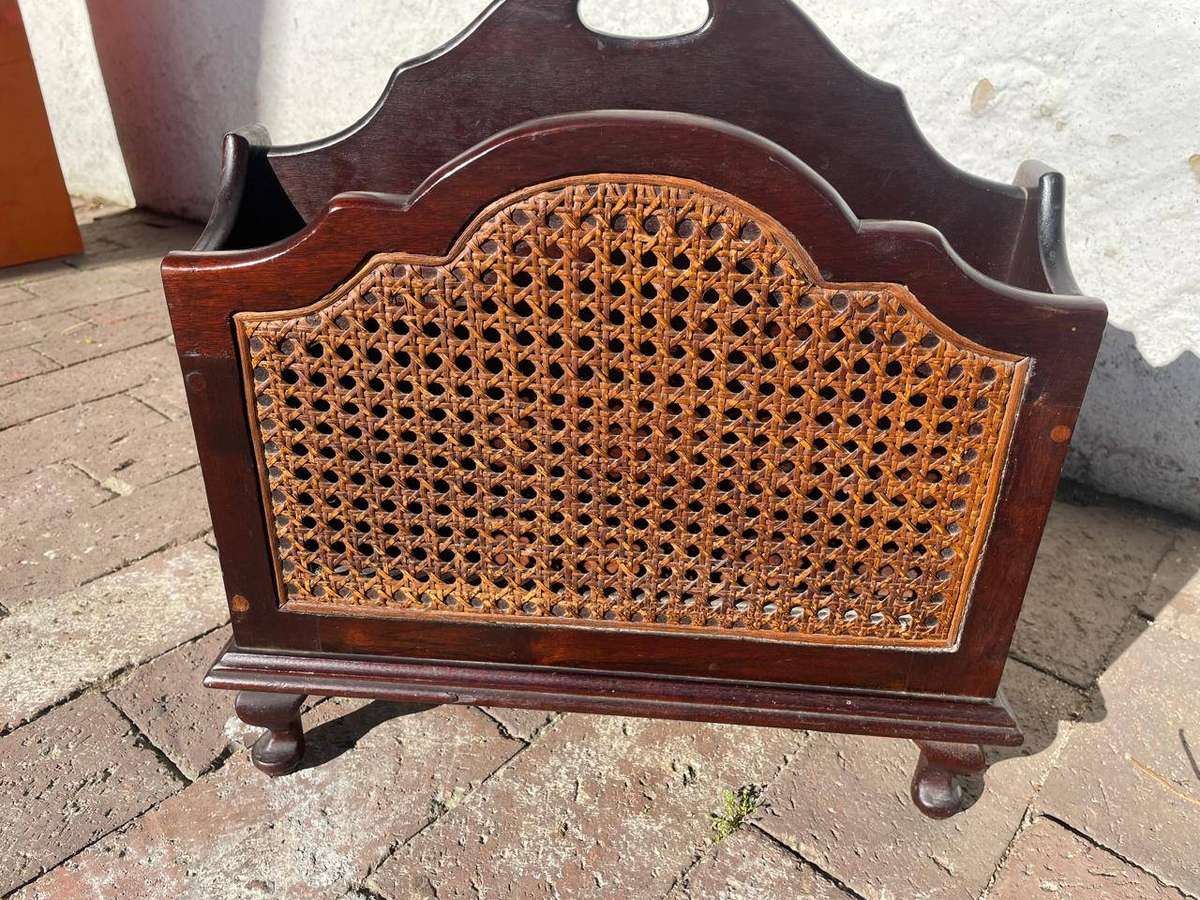 Imbuia Tydskrifrakkie. ( 40 x 30 x 28 cm)