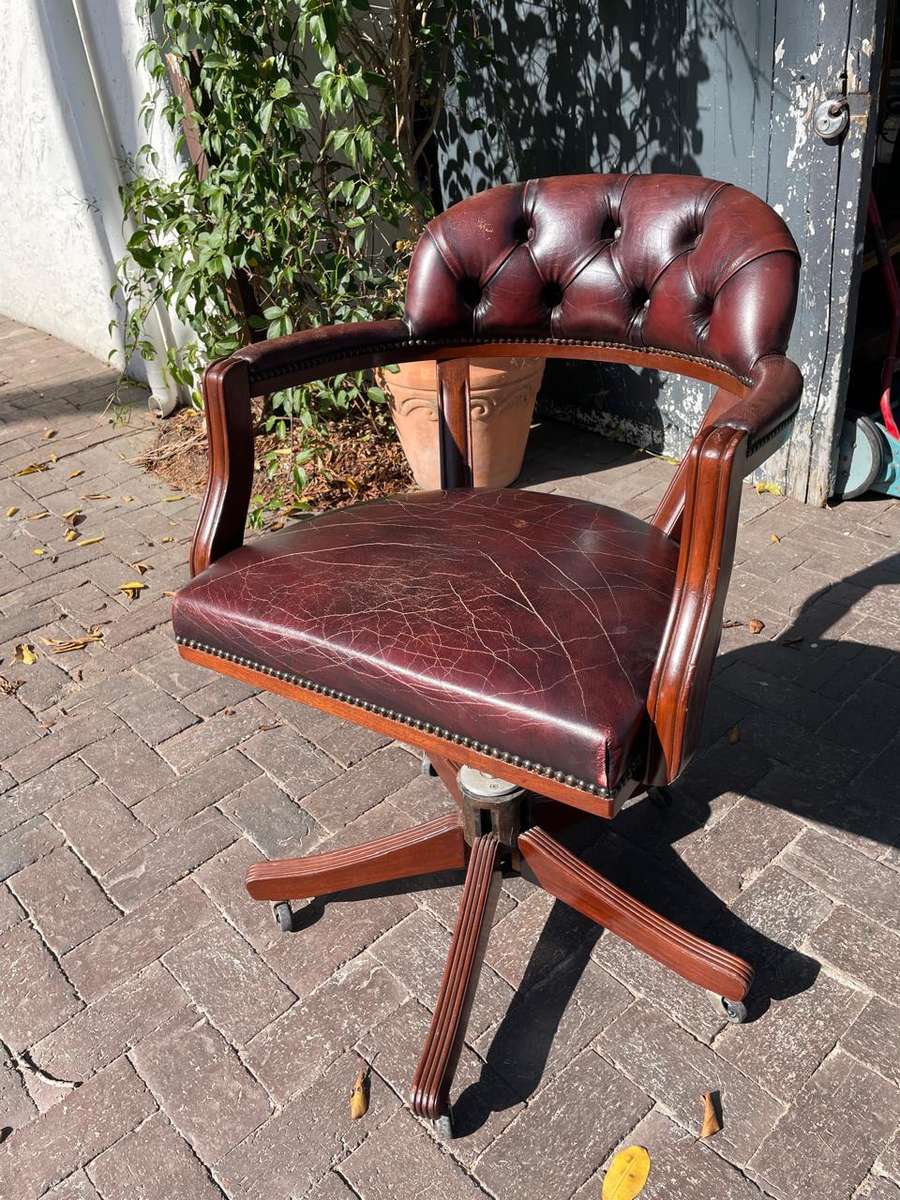 Vintage Genuine Leather Swivel Office Chair