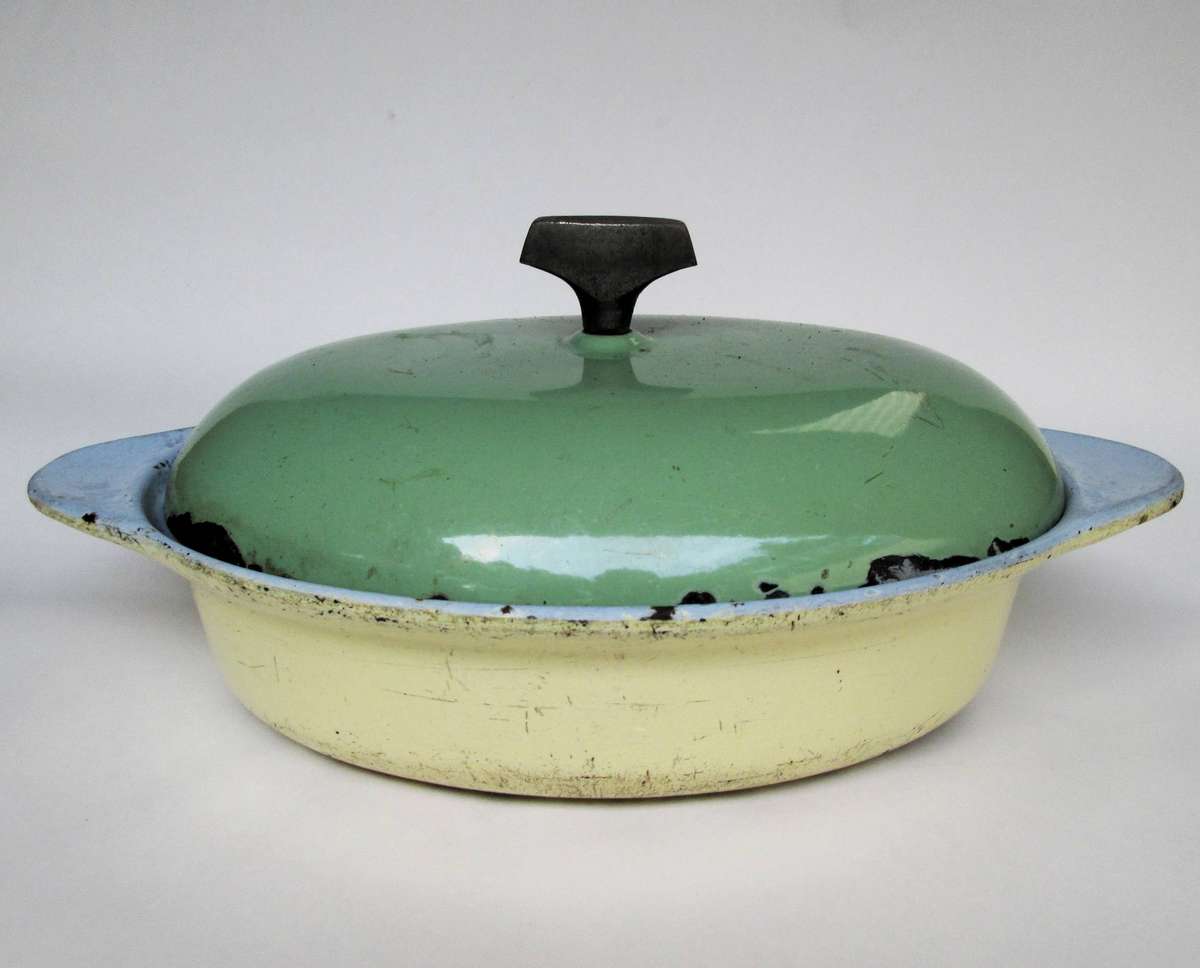 ENAMEL CAST IRON DUTCH OVEN/CASSEROL
