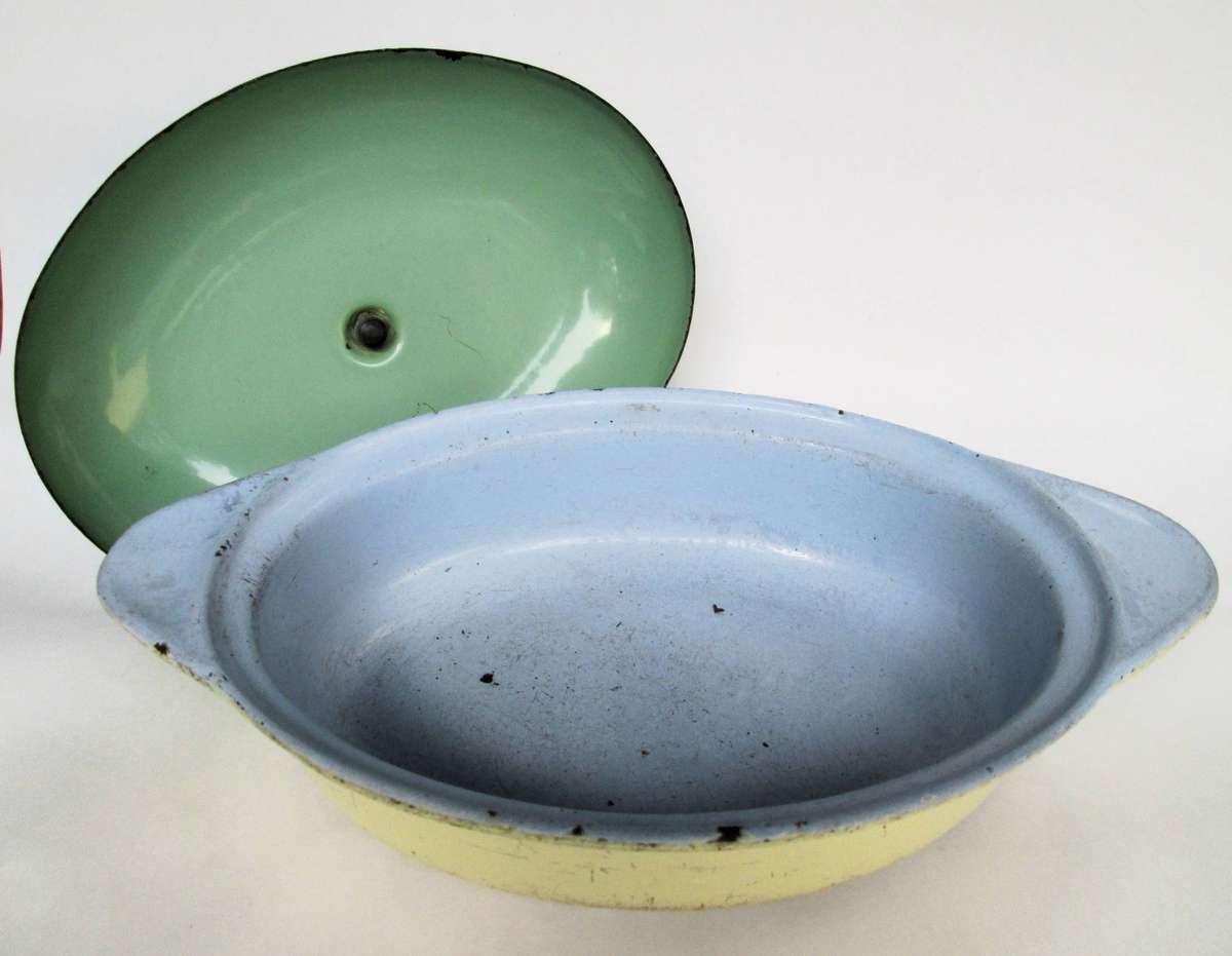 ENAMEL CAST IRON DUTCH OVEN/CASSEROL