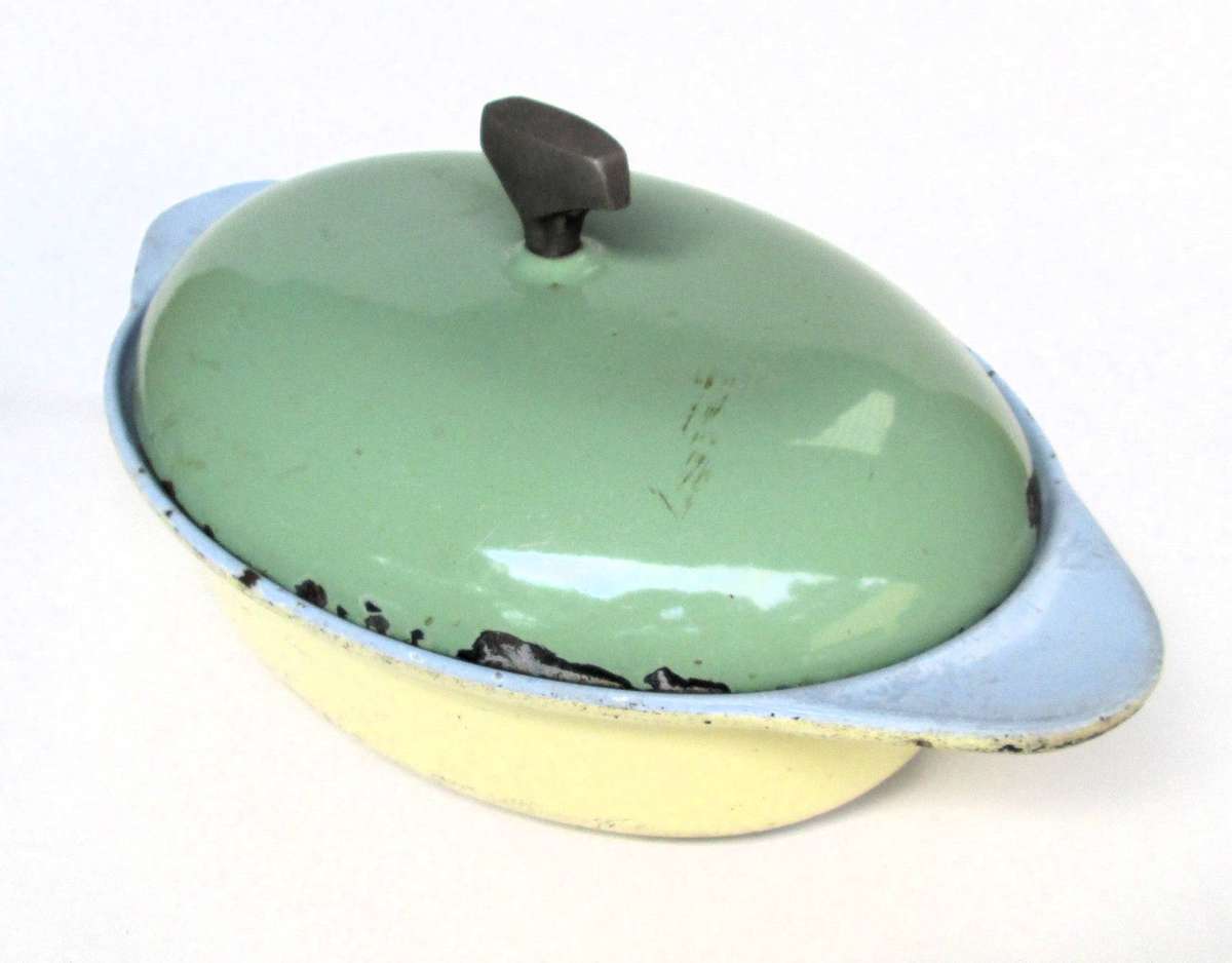 ENAMEL CAST IRON DUTCH OVEN/CASSEROL