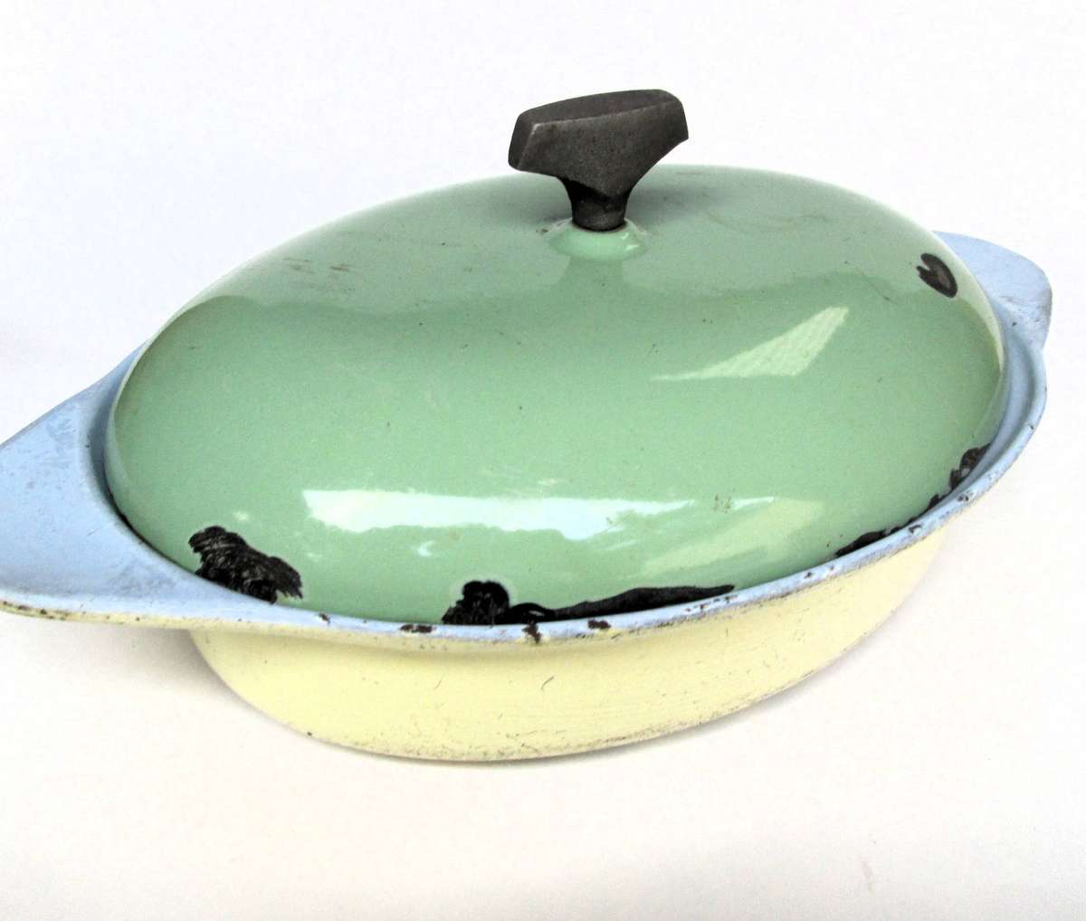 ENAMEL CAST IRON DUTCH OVEN/CASSEROL