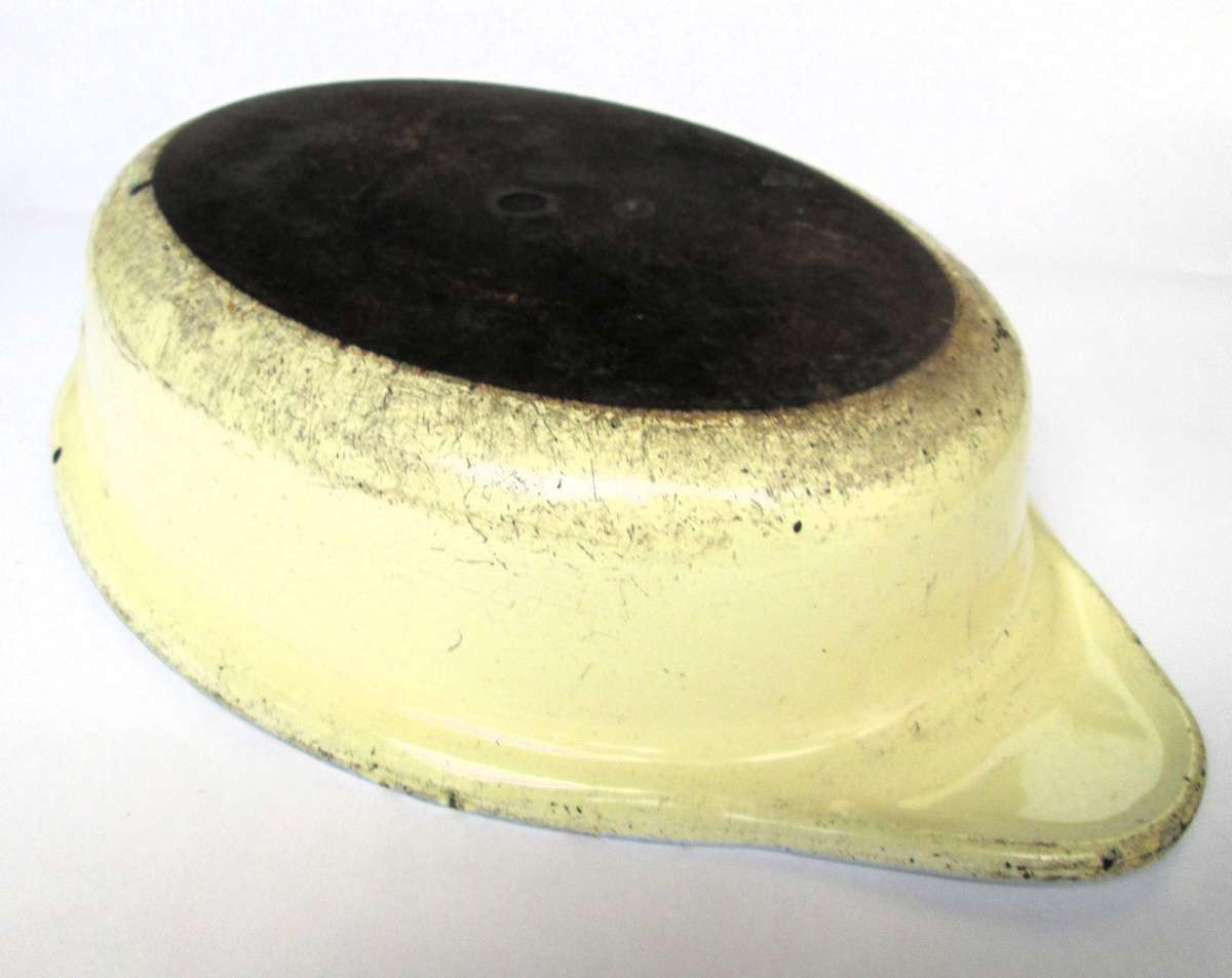 ENAMEL CAST IRON DUTCH OVEN/CASSEROL