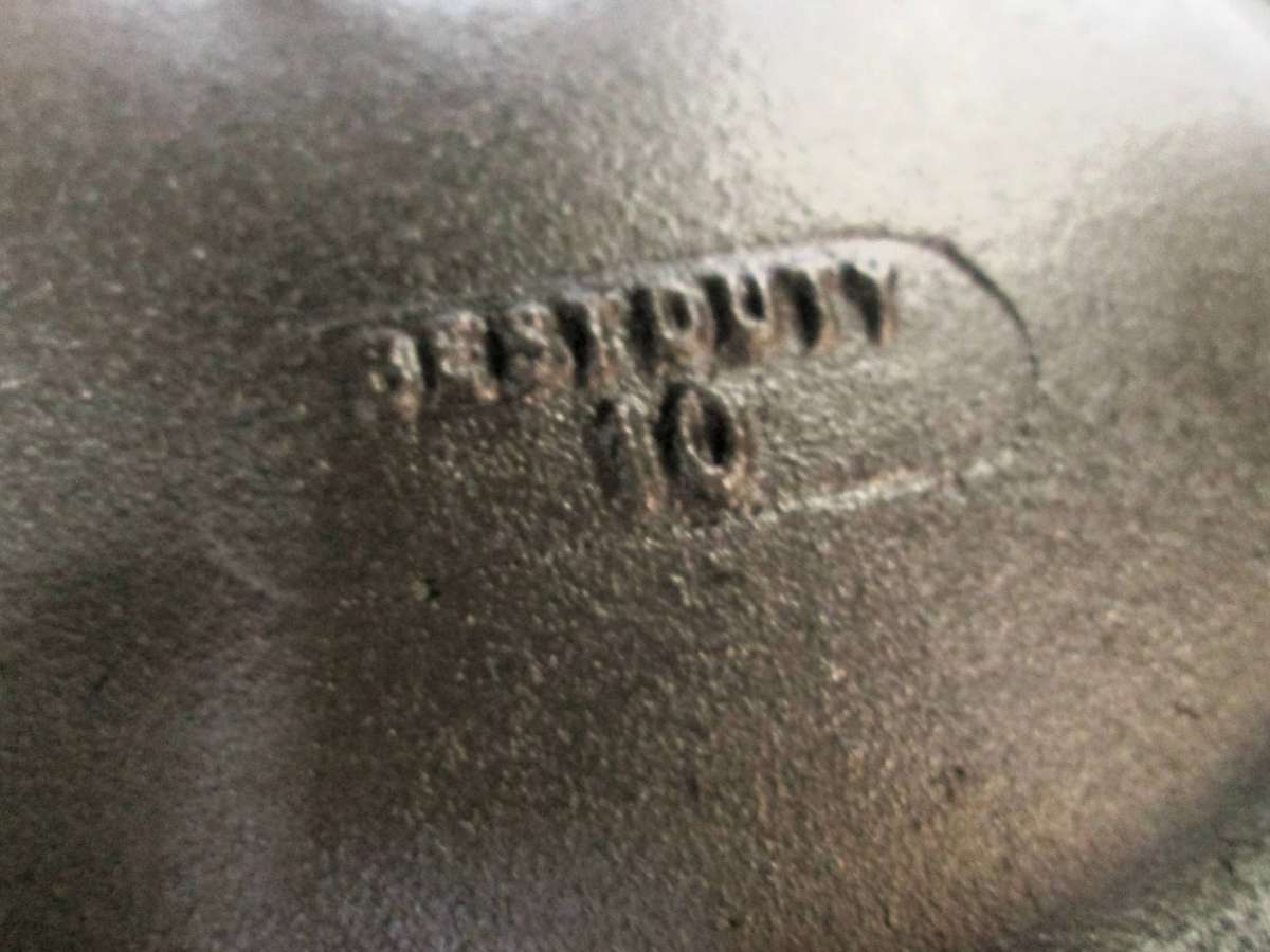 VINTAGE BESTDUTY CAST IRON POT/DUTCH OVEN