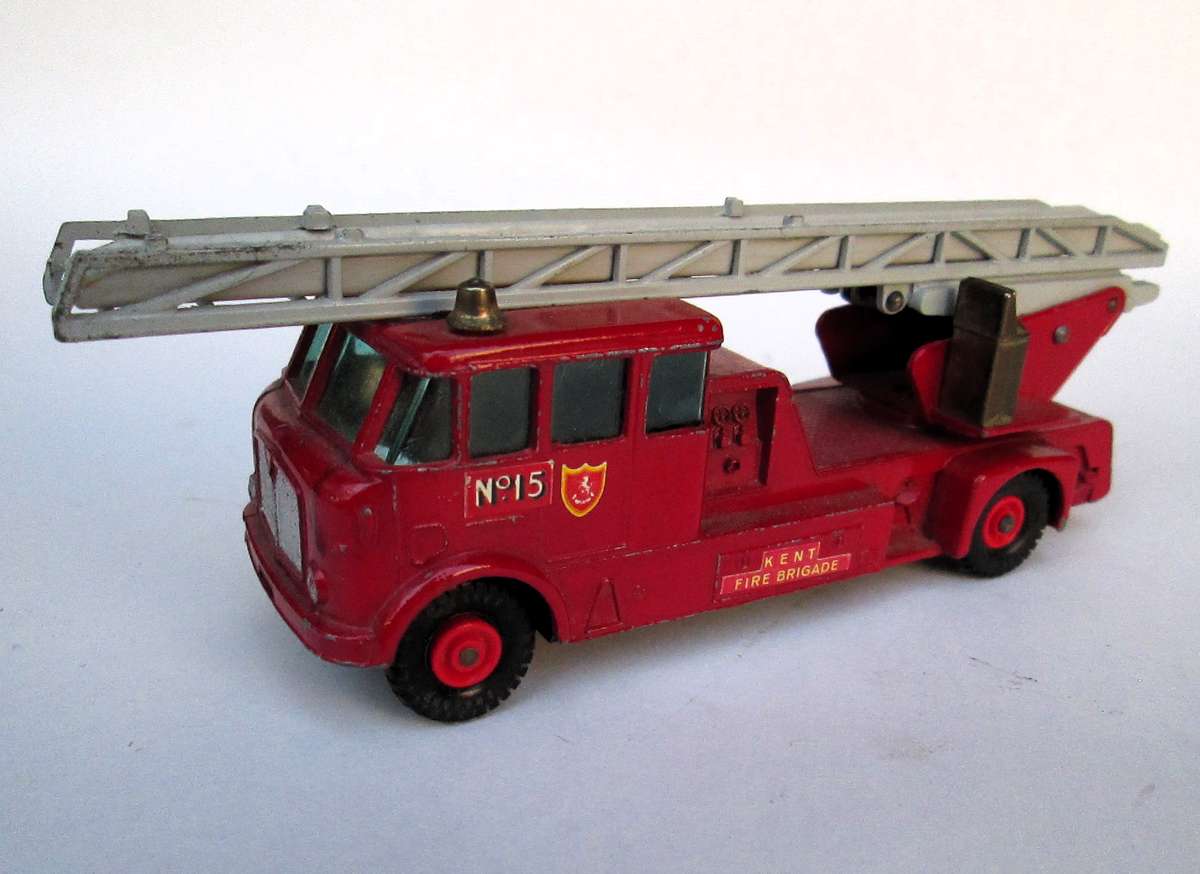Brinquedos Raros - Dennis Fire Escape Metal Regular Wheels Reprodução