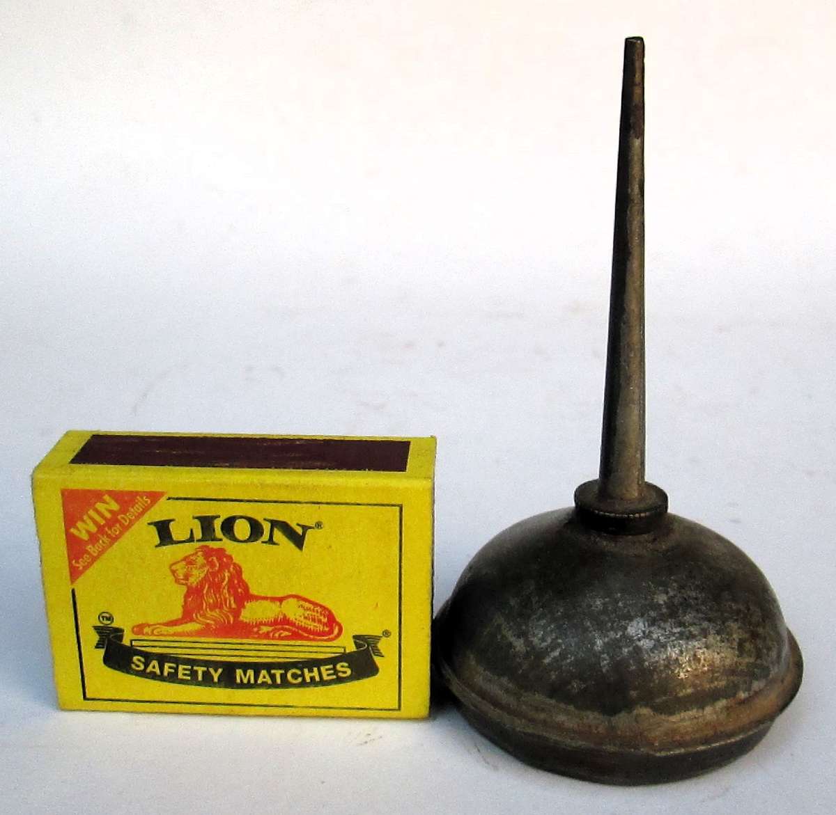 SMALL OIL CAN