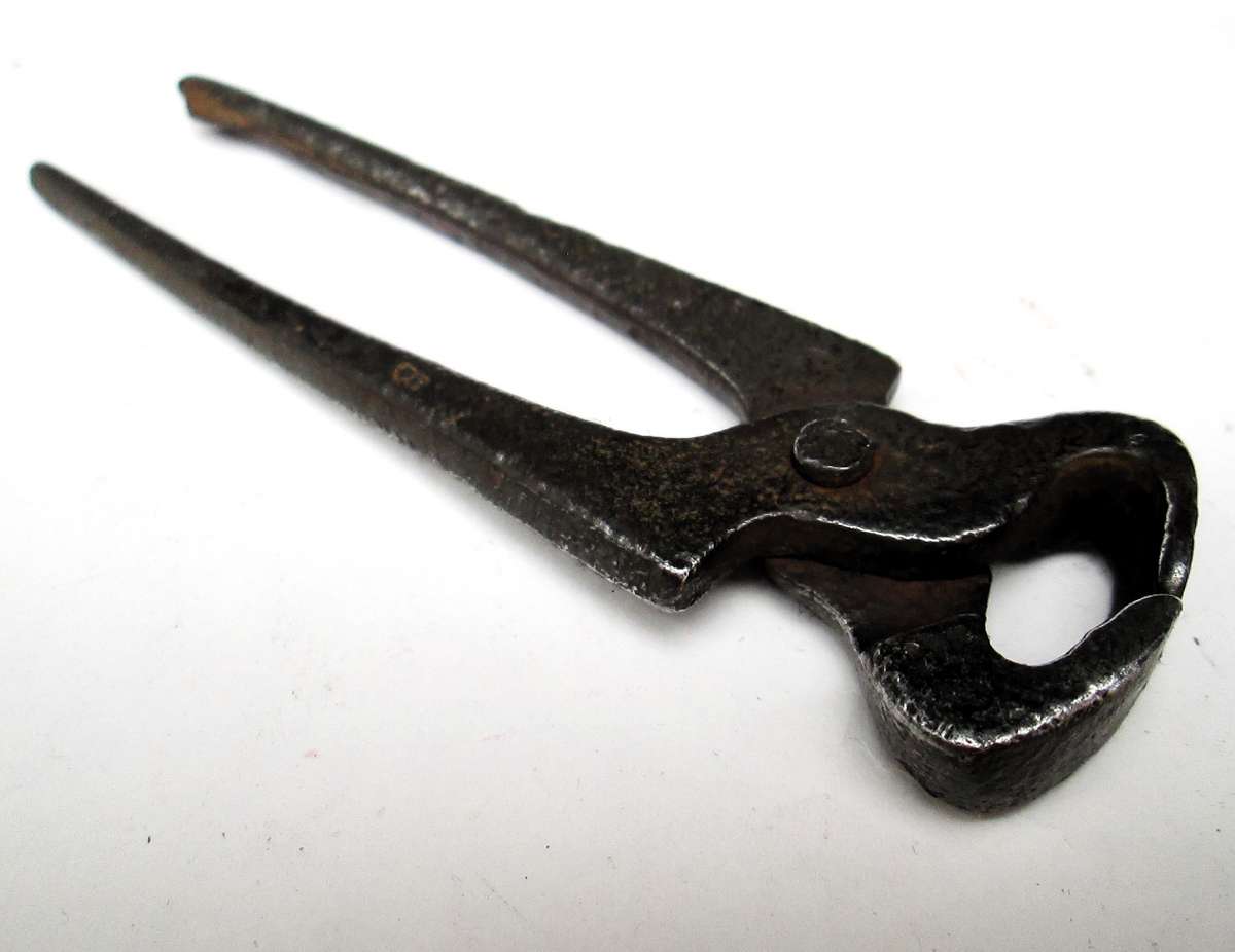 MINUTURE NAIL PULLER