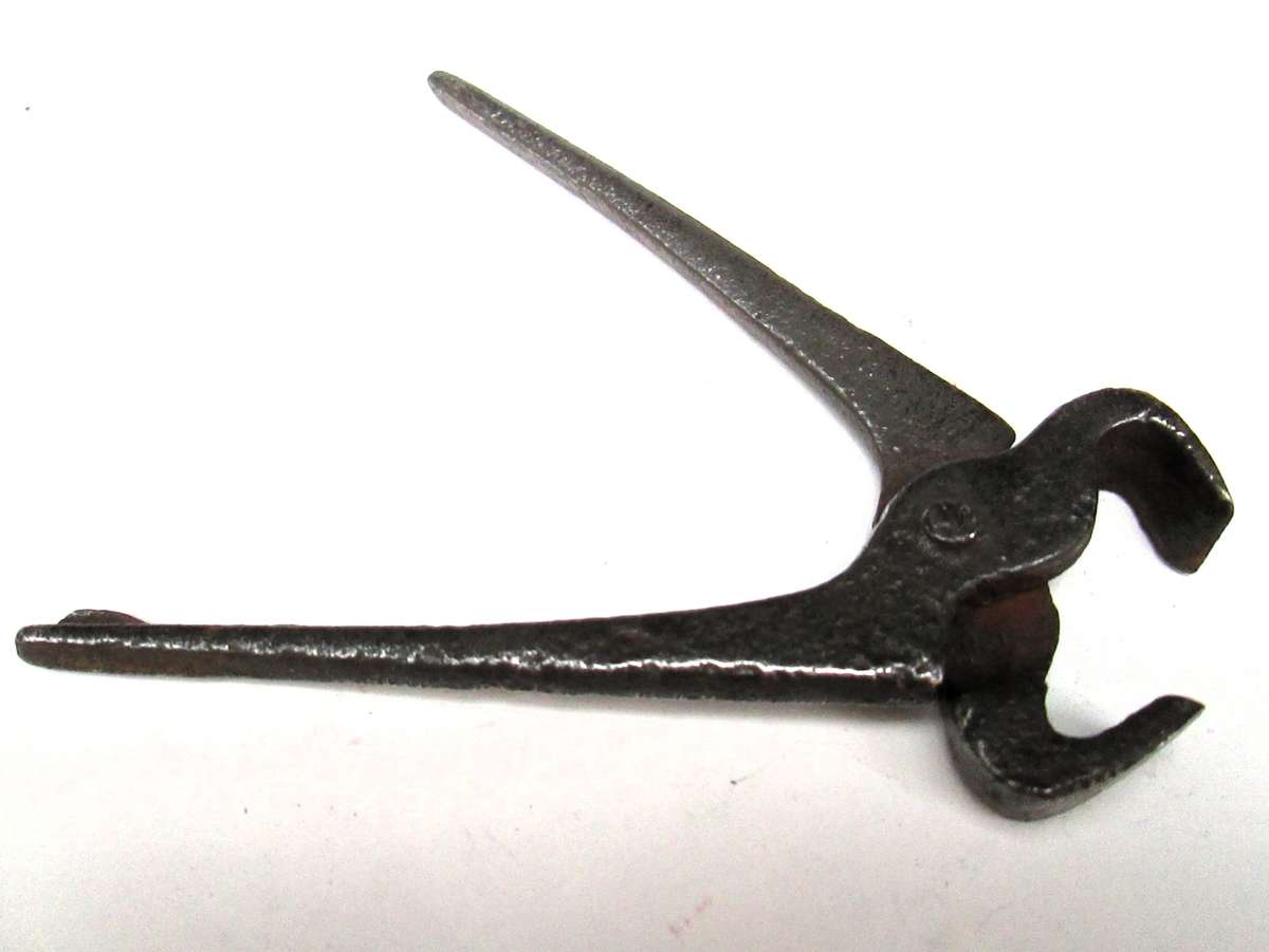 MINUTURE NAIL PULLER