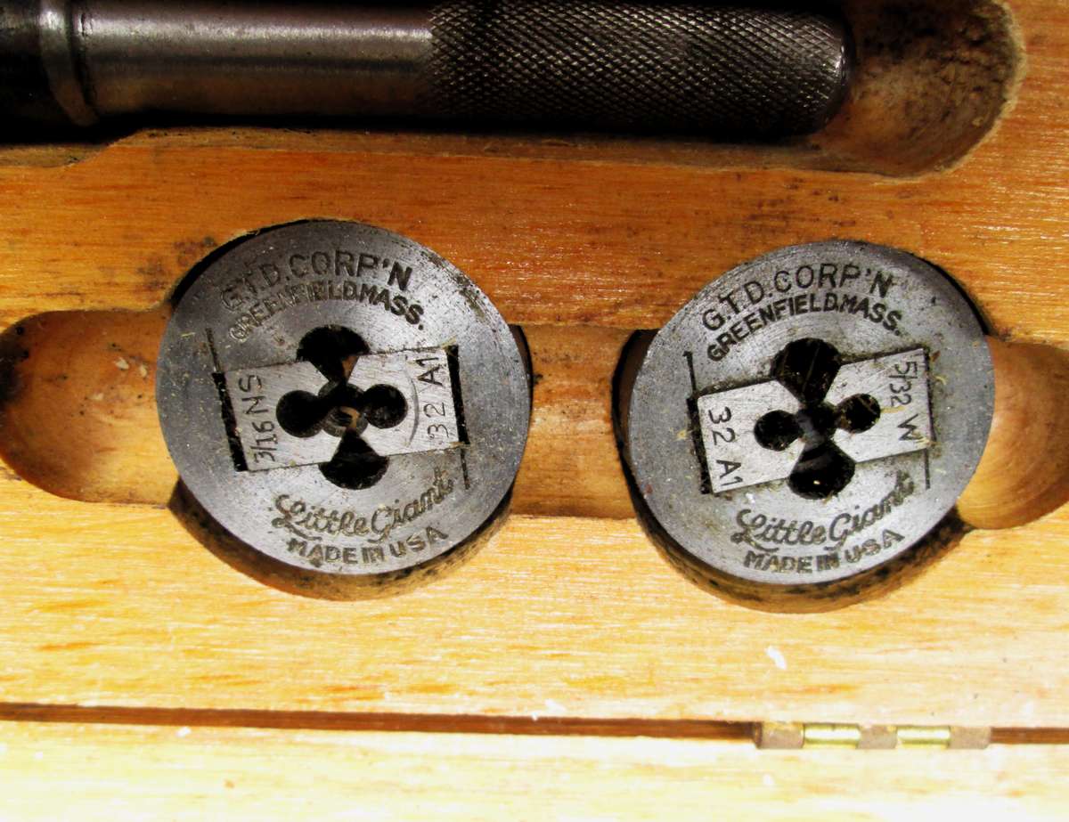 TAP AND DIE SET