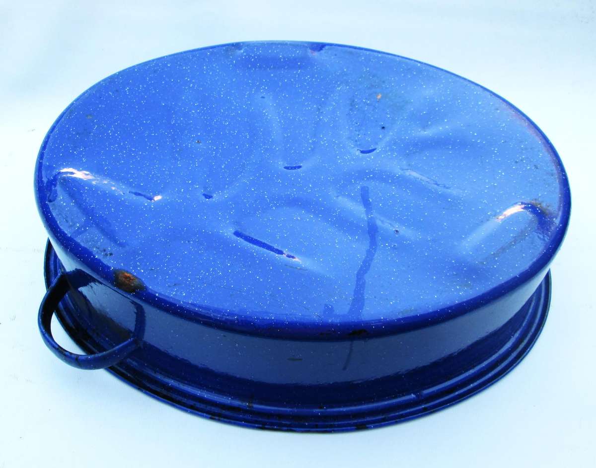 BLUE ENAMEL BRAAIBAK