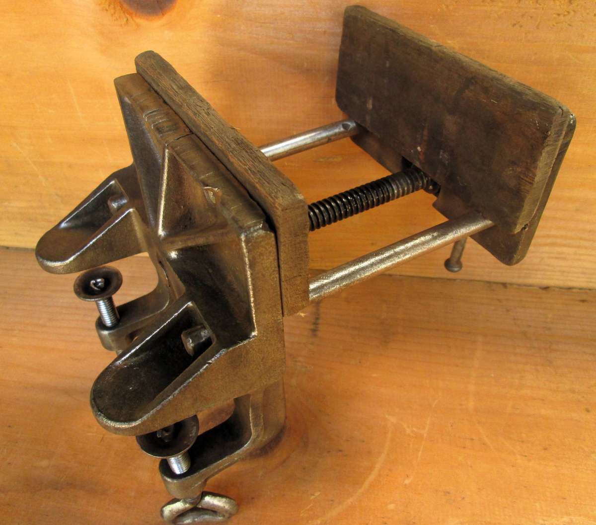 SMALL WABECO No.31 WOOD WORKERS VICE
