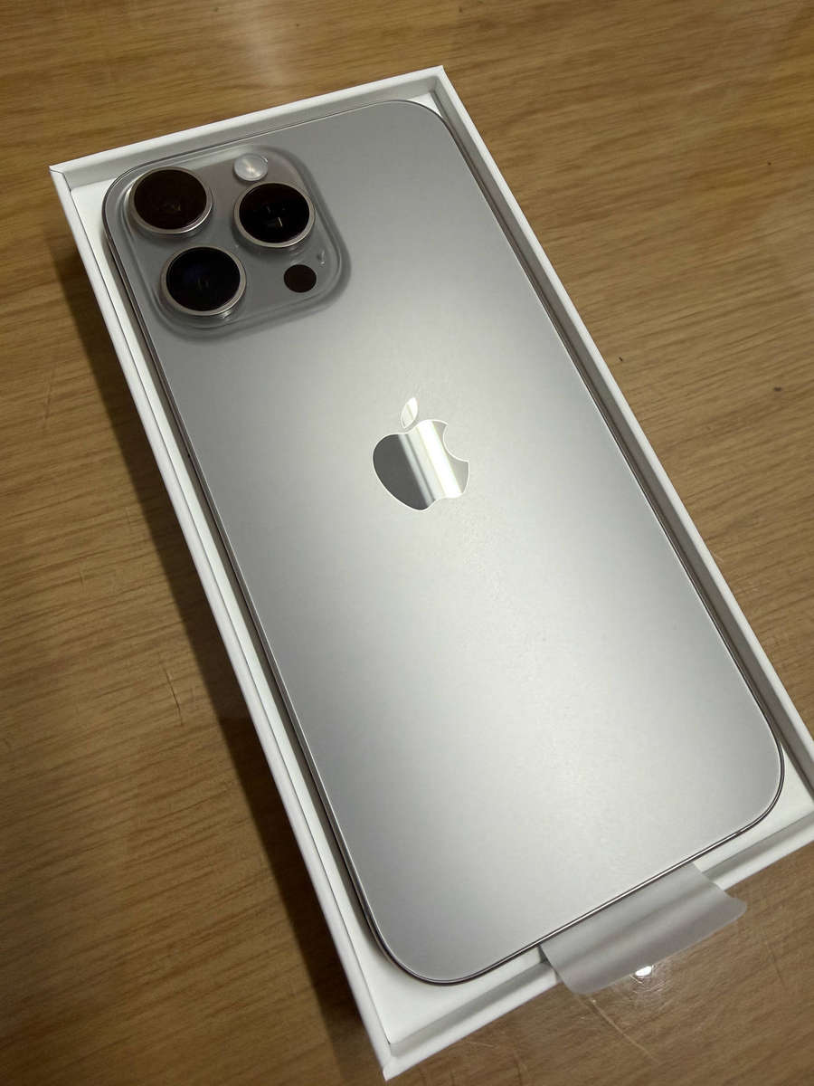 ***GREAT PRICE*** iPHONE 16 PRO MAX***HUGE STORAGE***