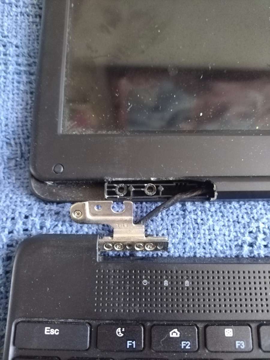 Life zed air cx3 laptop. I3 , 4gb Ram, 1 TB HDD (Read listing)