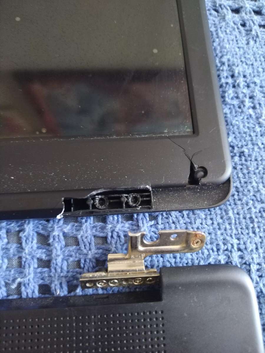 Life zed air cx3 laptop. I3 , 4gb Ram, 1 TB HDD (Read listing)