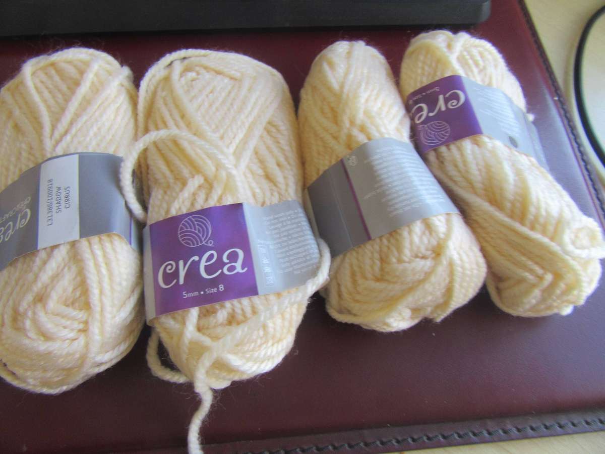 250 g KNITTING/CROCHET WOOL - AS PER SCAN - BID PER 10 GRAMS