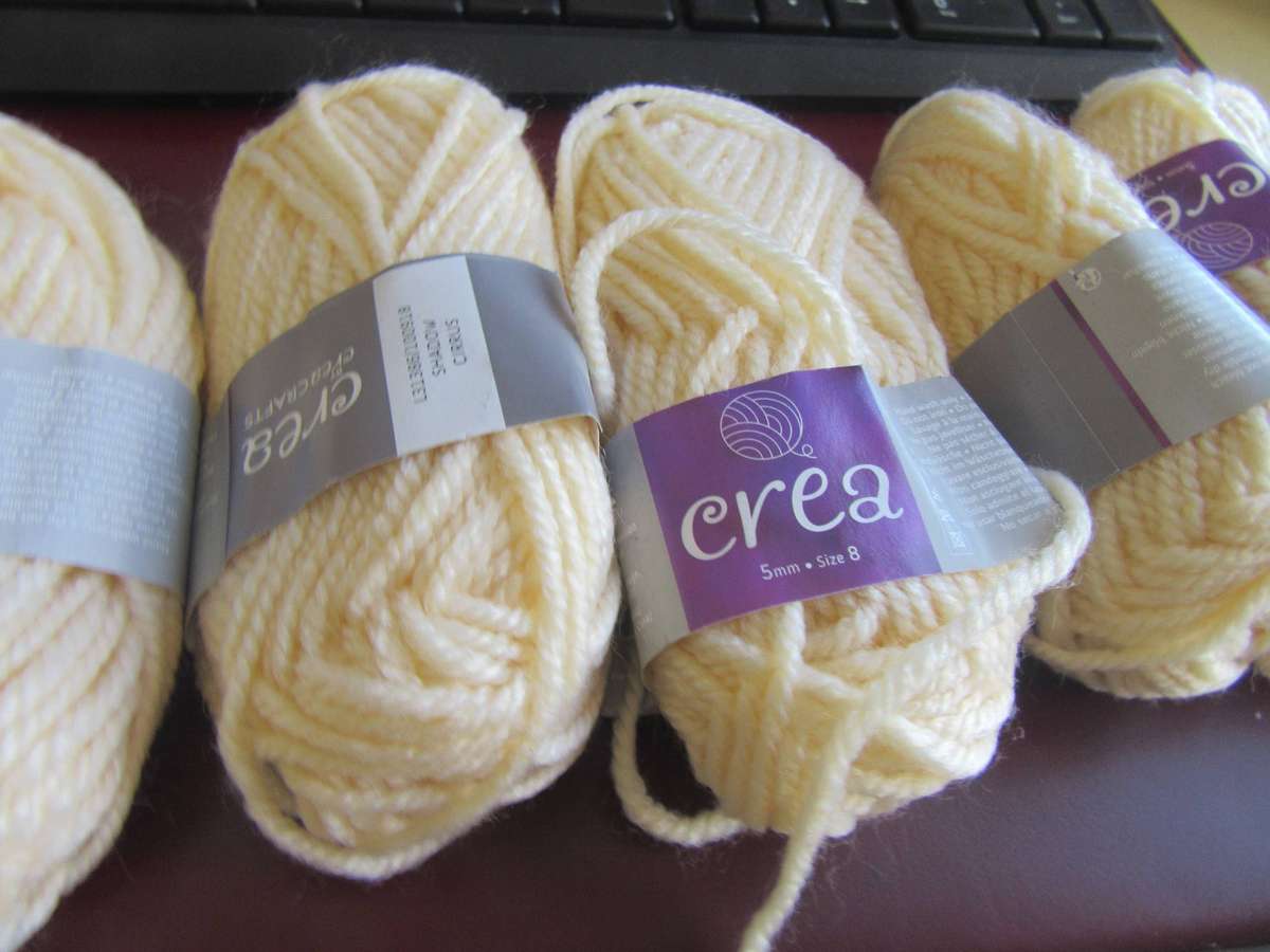 250 g KNITTING/CROCHET WOOL - AS PER SCAN - BID PER 10 GRAMS