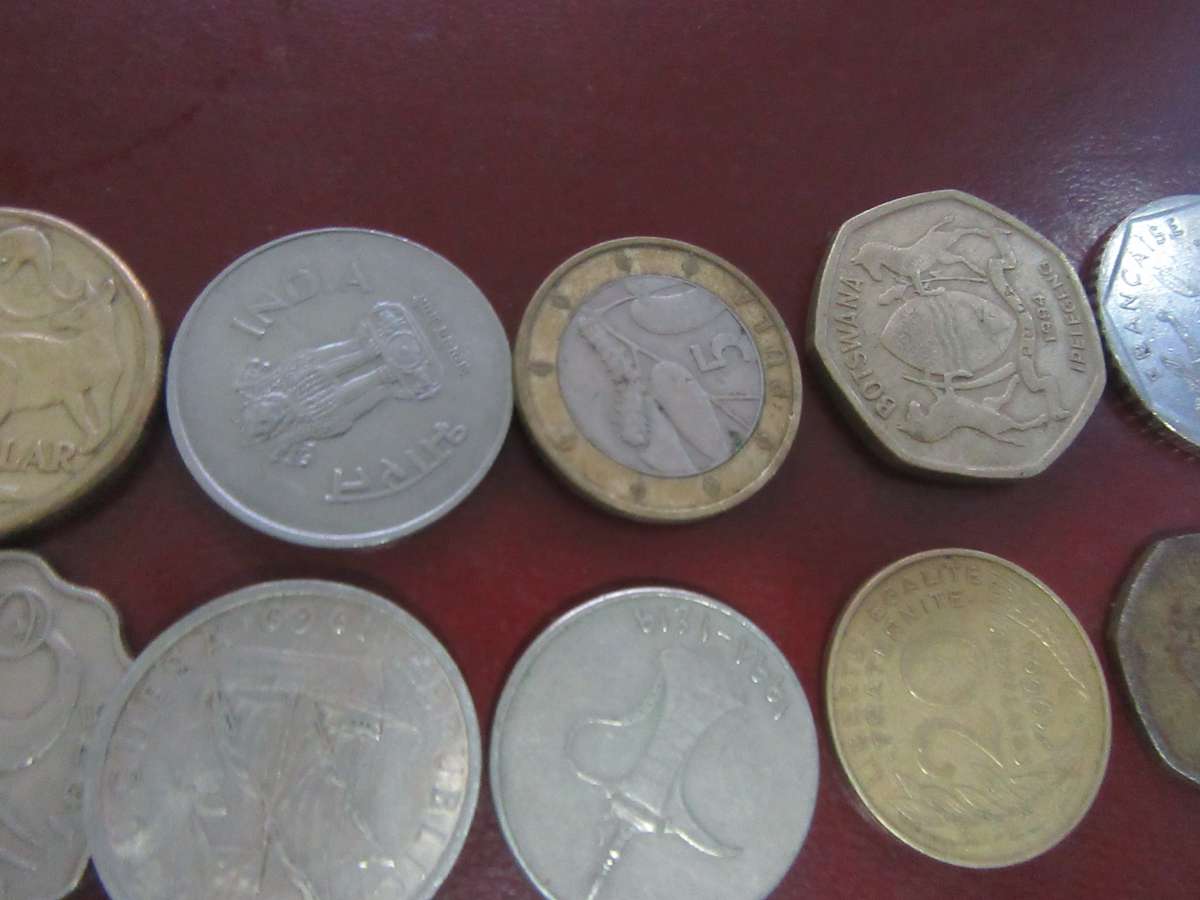 GOOD START FOR THE BEGINNER - 10 INTERNATIONAL COINS - AS PER SCAN - CO19