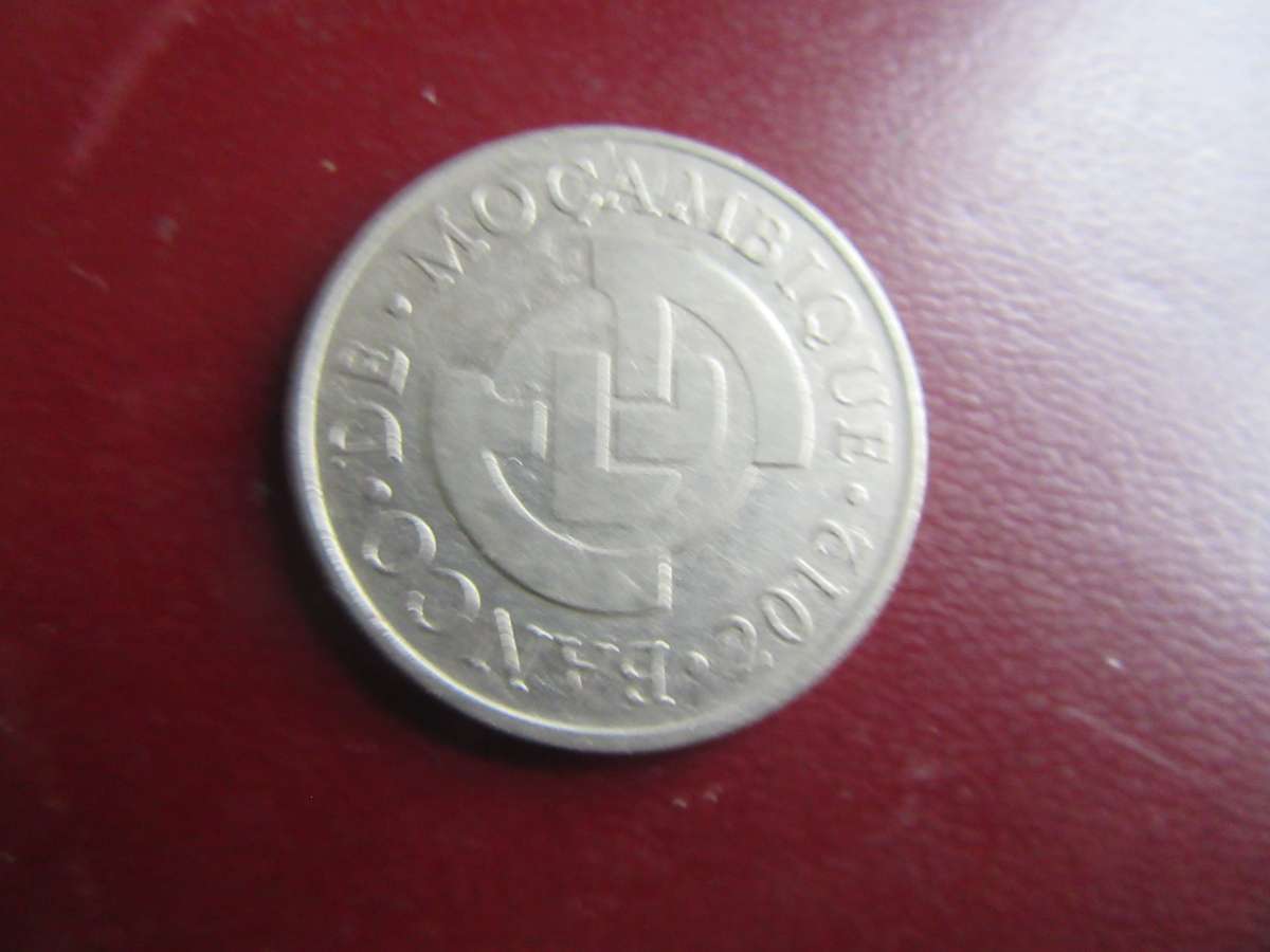 MOCAMBIQUE - 5 METICAIS2012 - AS8