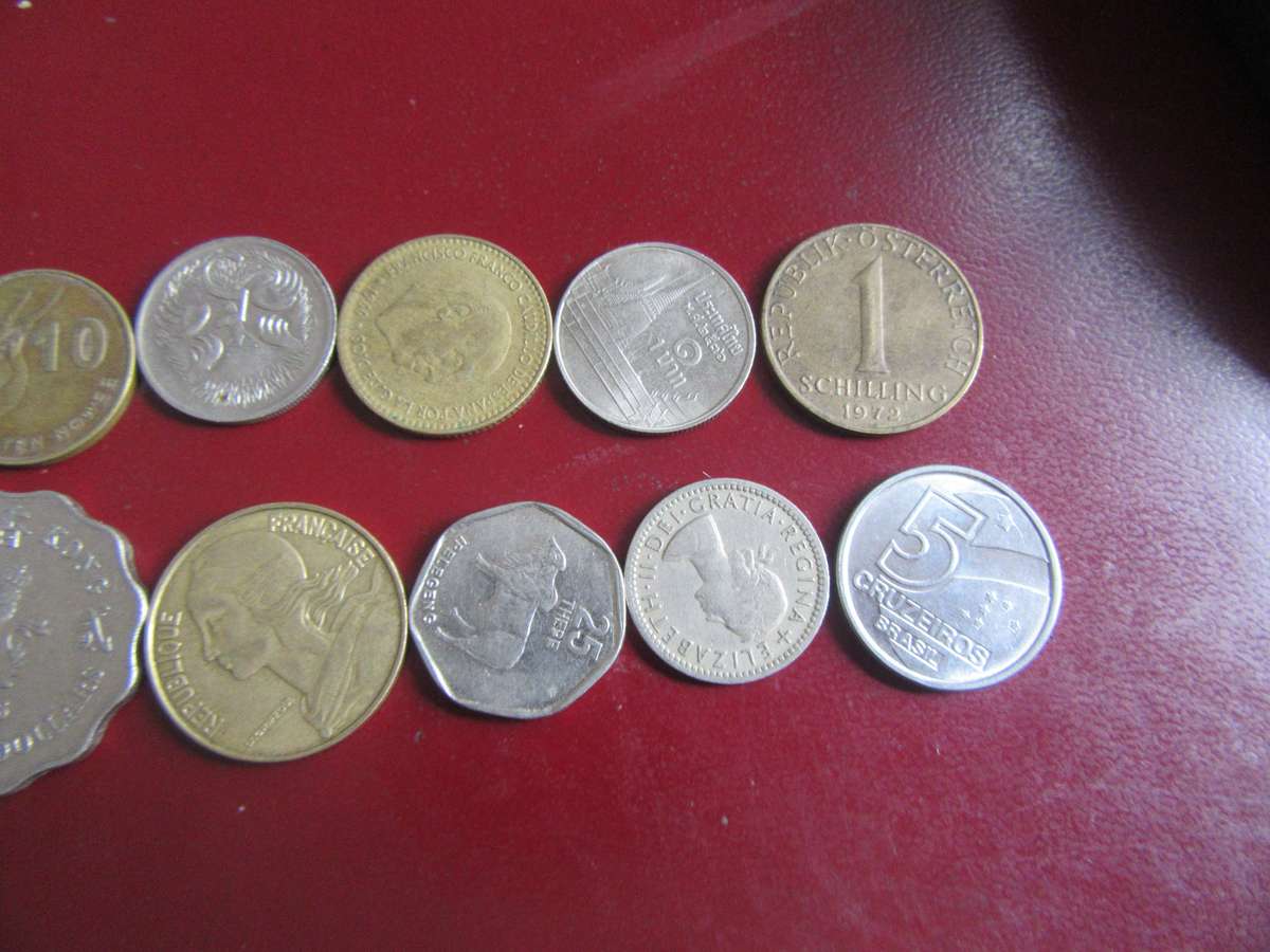 GOOD START FOR THE BEGINNER - 10 INTERNATIONAL COINS - AS PER SCAN - CO21