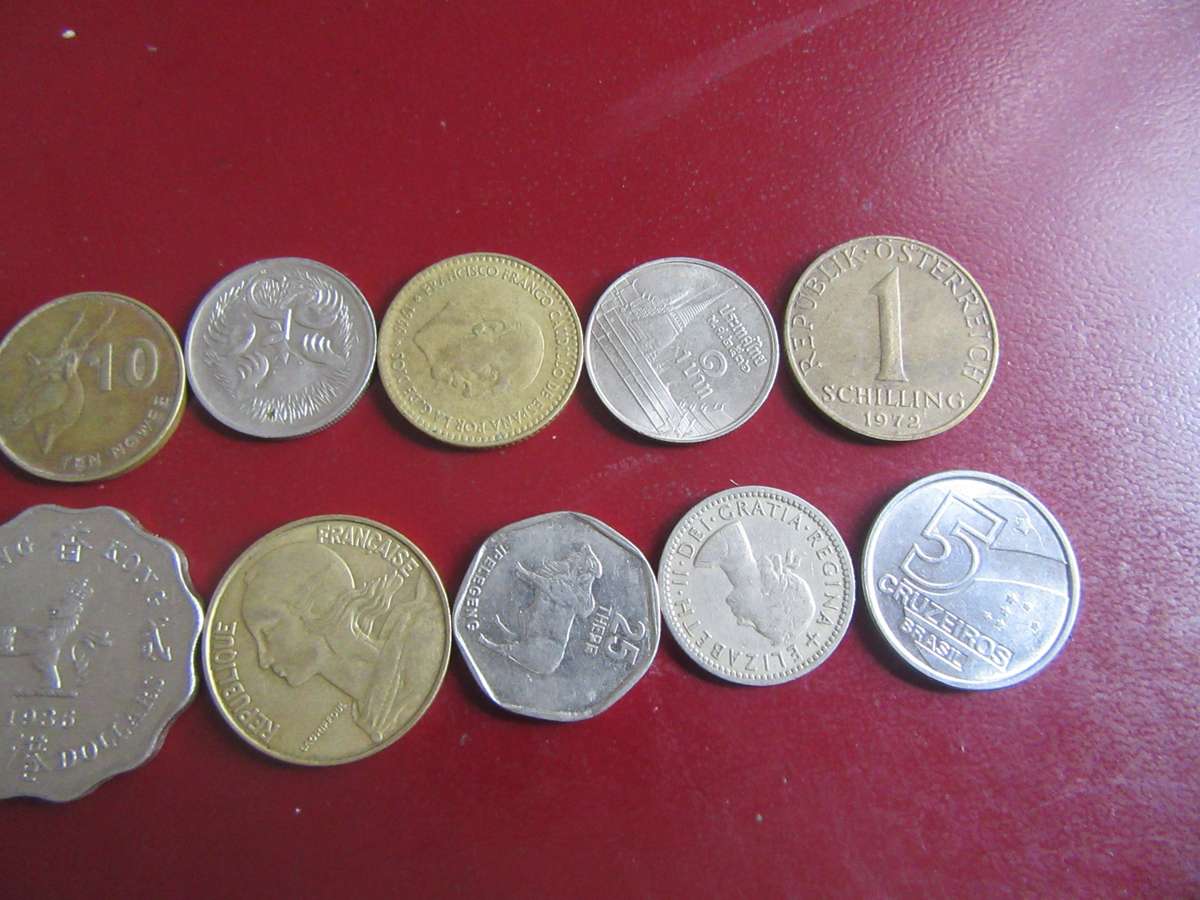 GOOD START FOR THE BEGINNER - 10 INTERNATIONAL COINS - AS PER SCAN - CO21