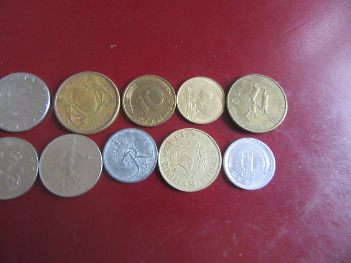 GOOD START FOR THE BEGINNER - 10 INTERNATIONAL COINS - AS PER SCAN - CO24