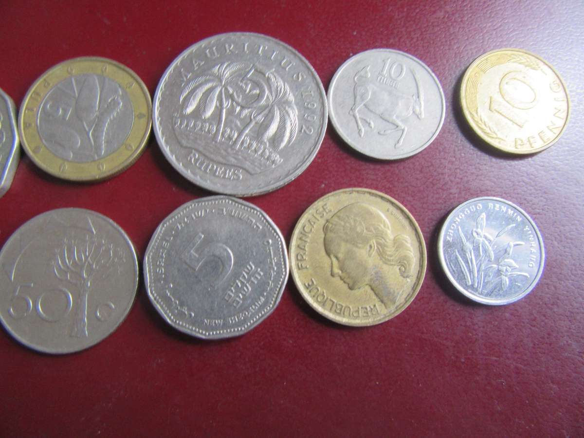 GOOD START FOR THE BEGINNER - 10 INTERNATIONAL COINS - AS PER SCAN - CO30