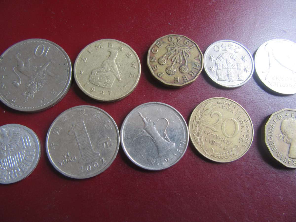 GOOD START FOR THE BEGINNER - 10 INTERNATIONAL COINS - AS PER SCAN - CO26