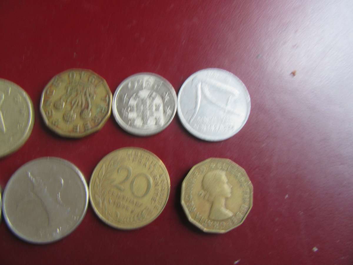 GOOD START FOR THE BEGINNER - 10 INTERNATIONAL COINS - AS PER SCAN - CO26