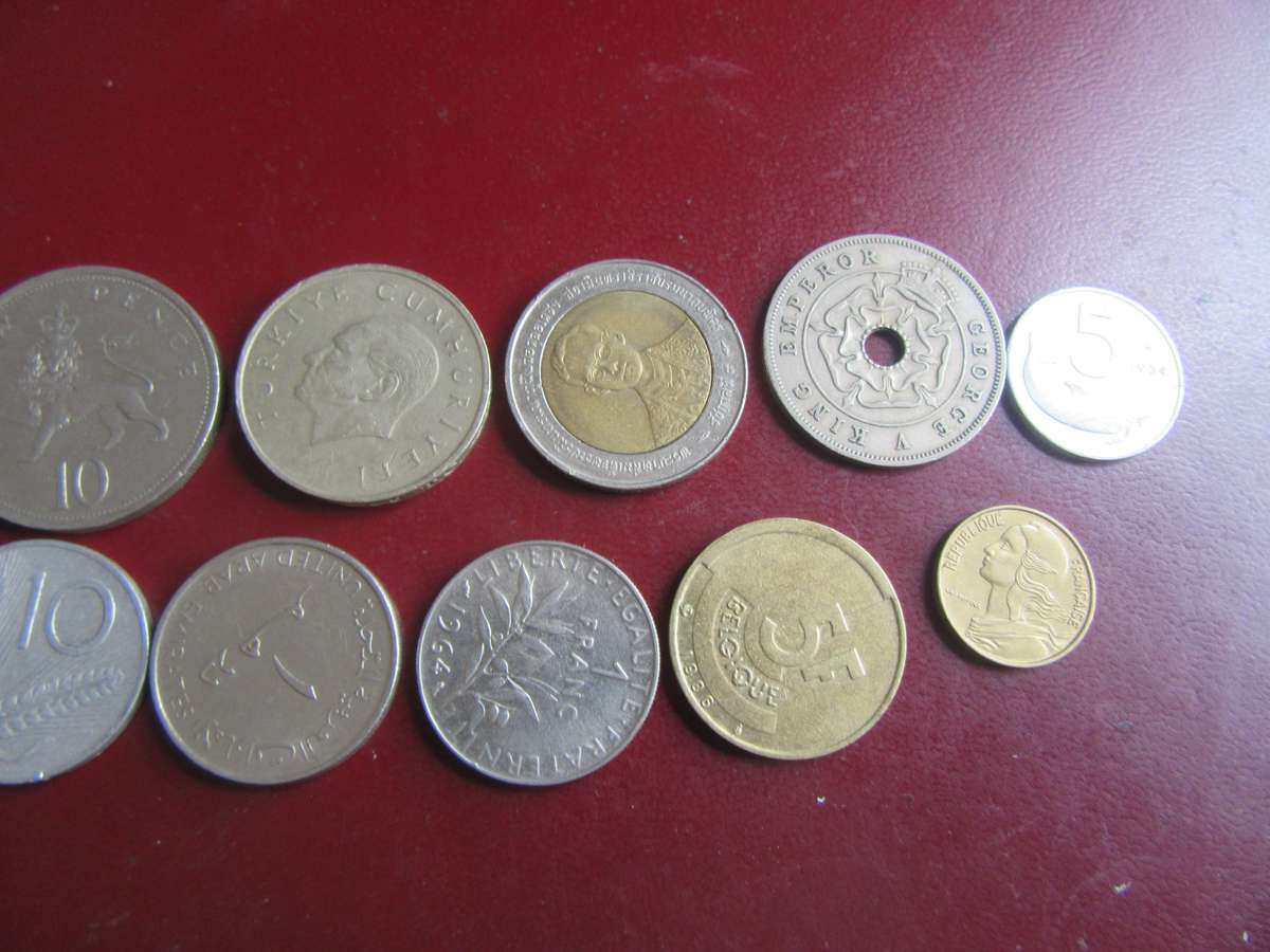 GOOD START FOR THE BEGINNER - 10 INTERNATIONAL COINS - AS PER SCAN - CO25
