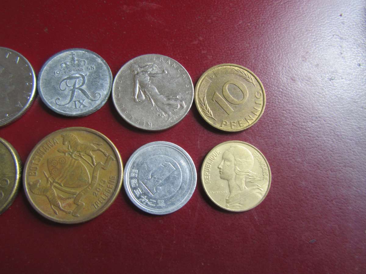 GOOD START FOR THE BEGINNER - 10 INTERNATIONAL COINS - AS PER SCAN - CO24