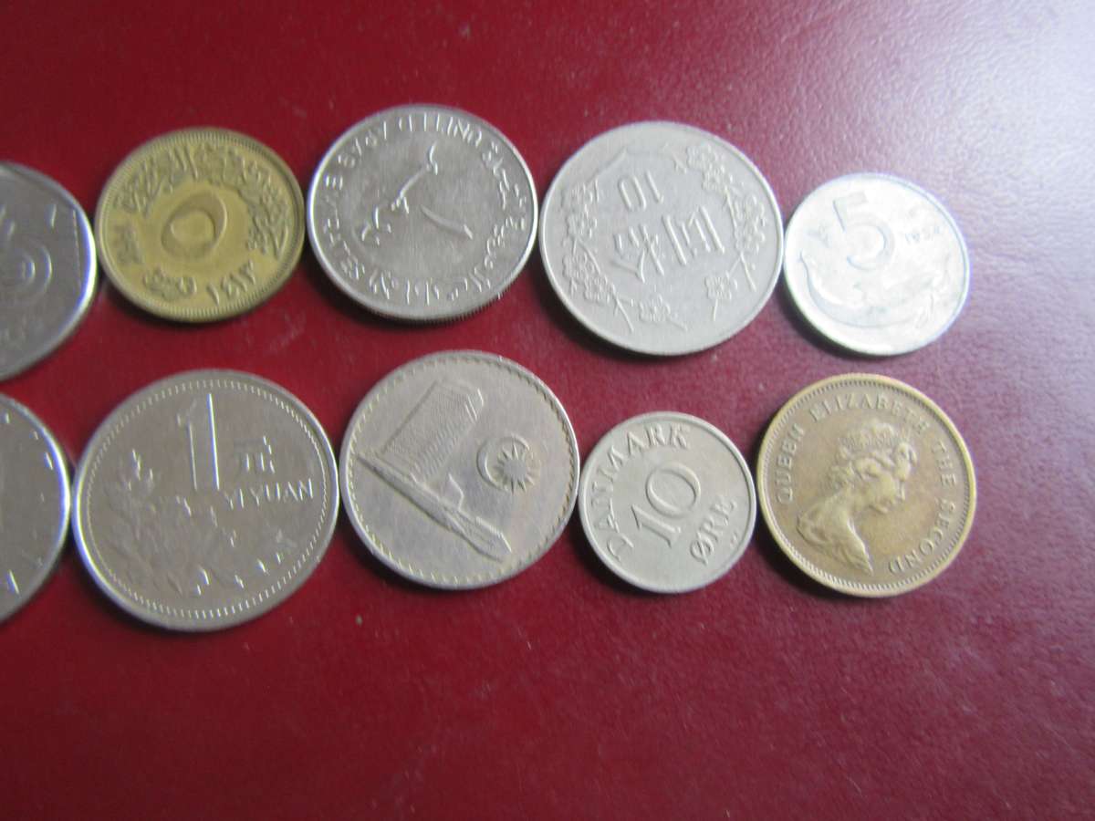 GOOD START FOR THE BEGINNER - 10 INTERNATIONAL COINS - AS PER SCAN -CO23