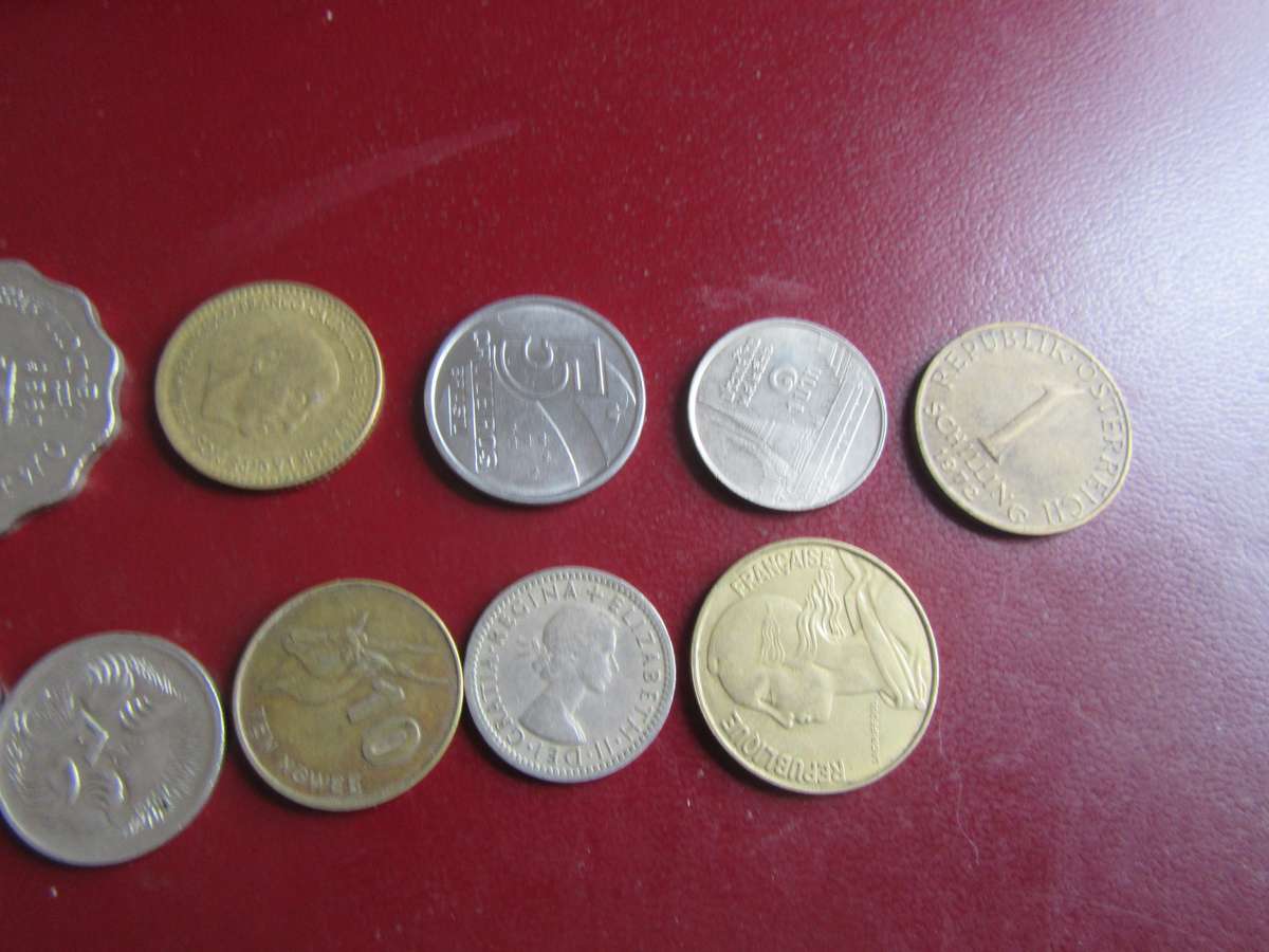 GOOD START FOR THE BEGINNER - 10 INTERNATIONAL COINS - AS PER SCAN - CO21