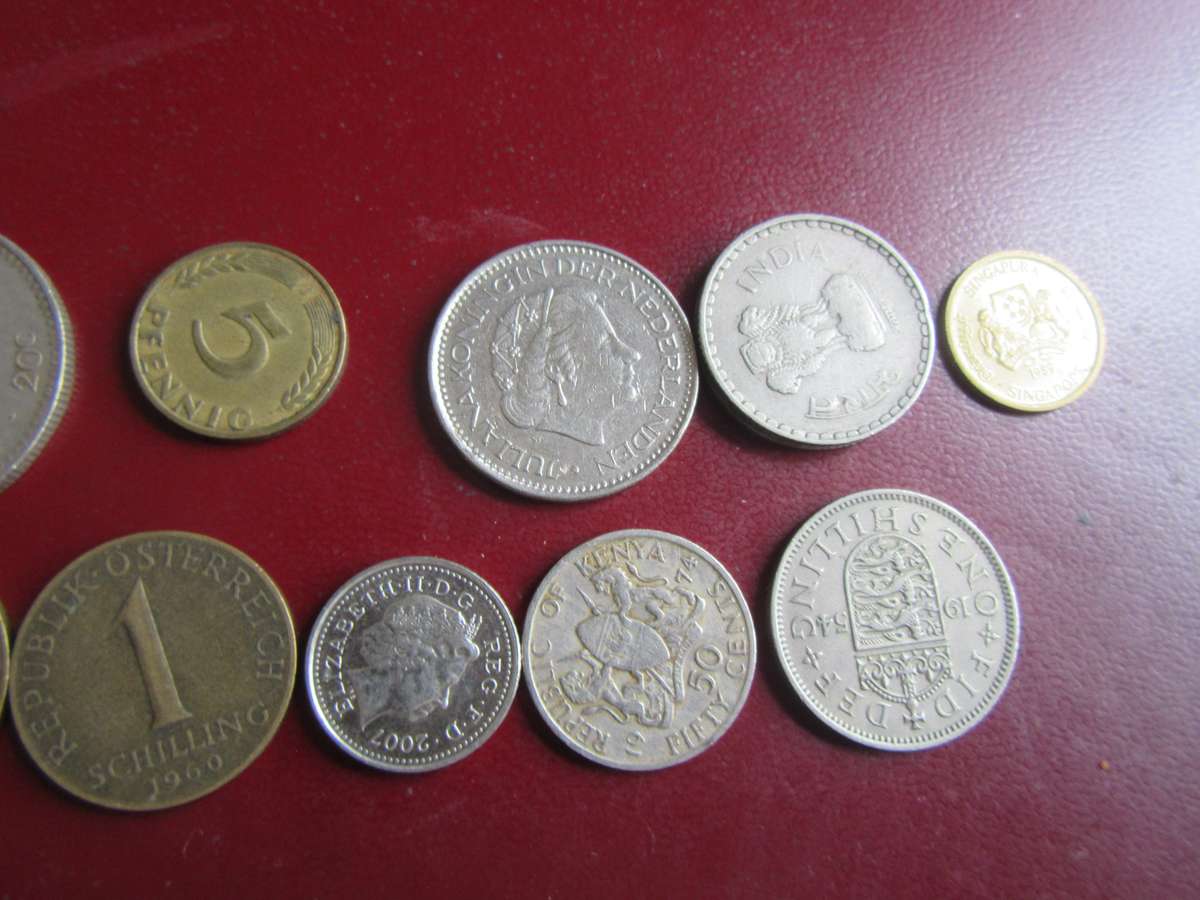 GOOD START FOR THE BEGINNER - 10 INTERNATIONAL COINS - AS PER SCAN - CO22