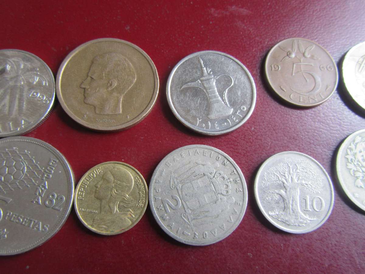 GOOD START FOR THE BEGINNER - 10 INTERNATIONAL COINS - AS PER SCAN - AS9