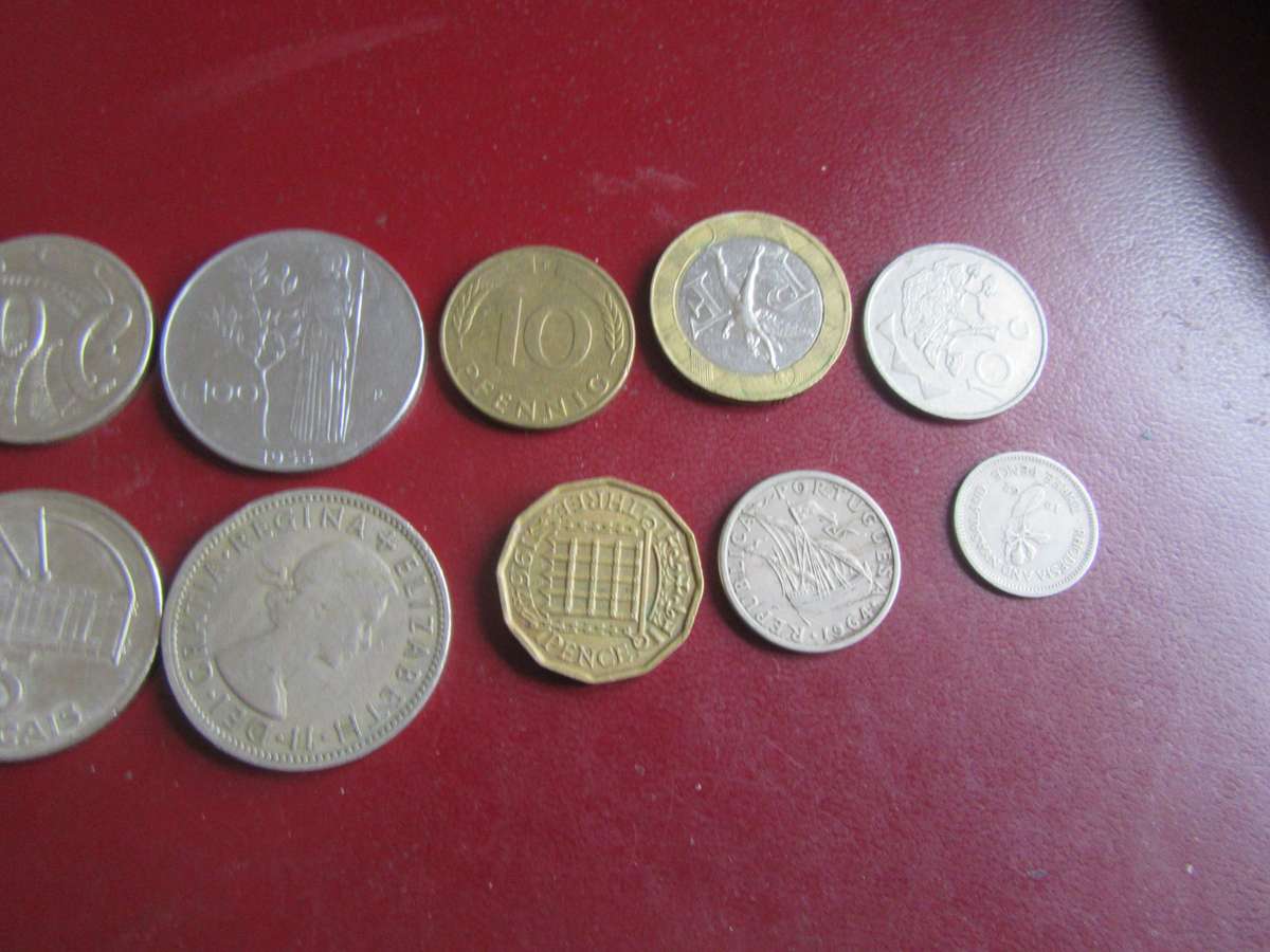 GOOD START FOR THE BEGINNER - 10 INTERNATIONAL COINS - AS PER SCAN - AS19