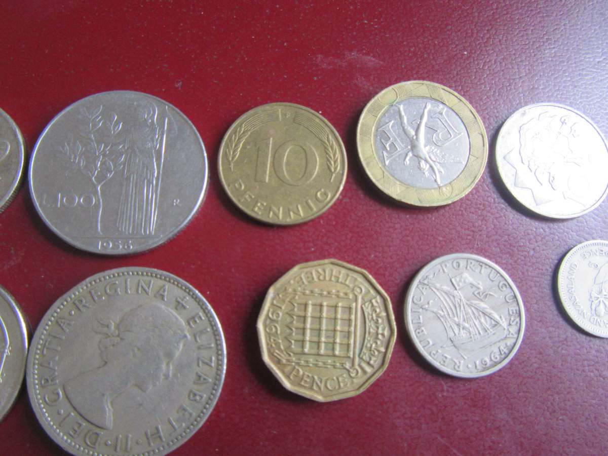 GOOD START FOR THE BEGINNER - 10 INTERNATIONAL COINS - AS PER SCAN - AS19