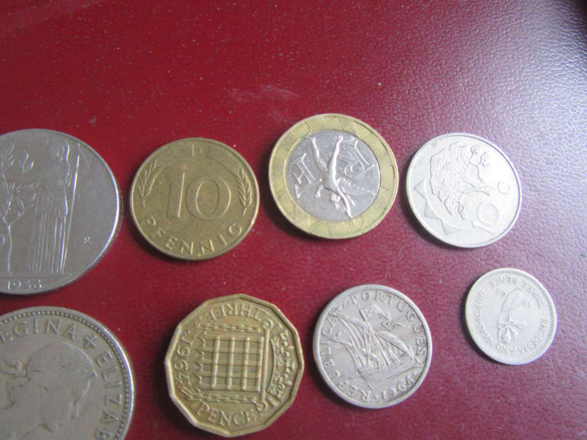 GOOD START FOR THE BEGINNER - 10 INTERNATIONAL COINS - AS PER SCAN - AS19