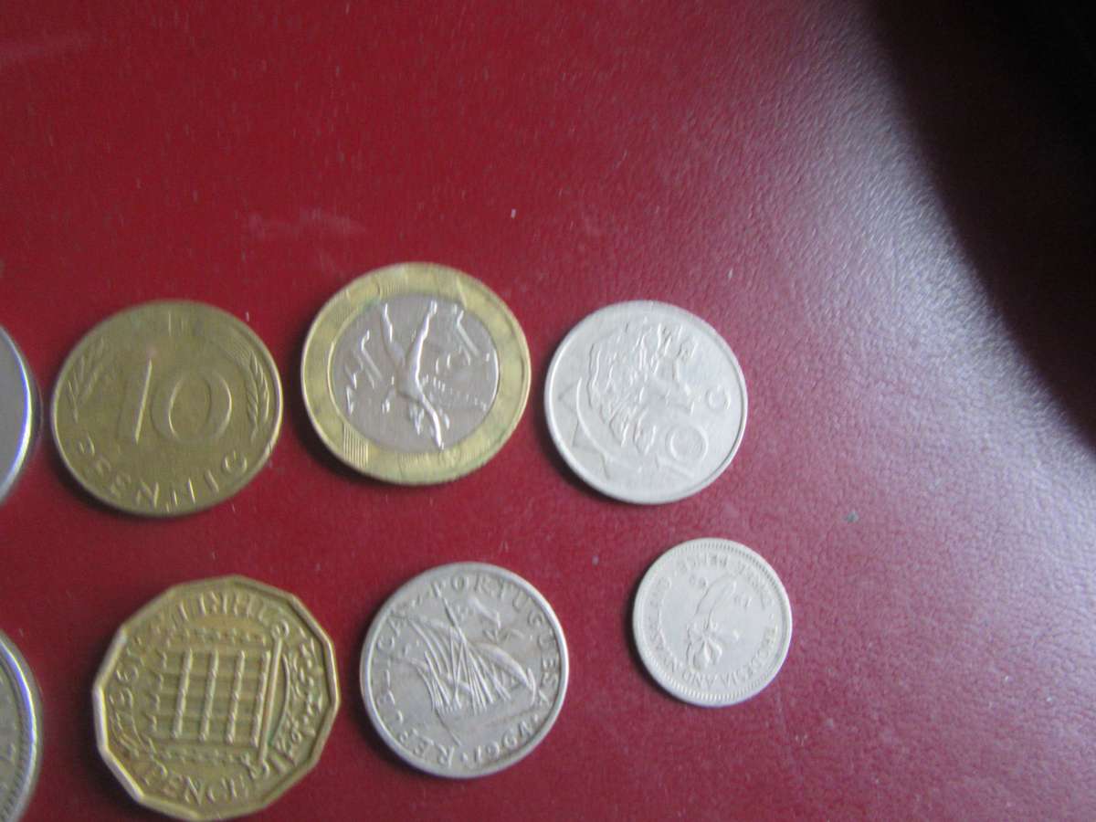 GOOD START FOR THE BEGINNER - 10 INTERNATIONAL COINS - AS PER SCAN - AS19