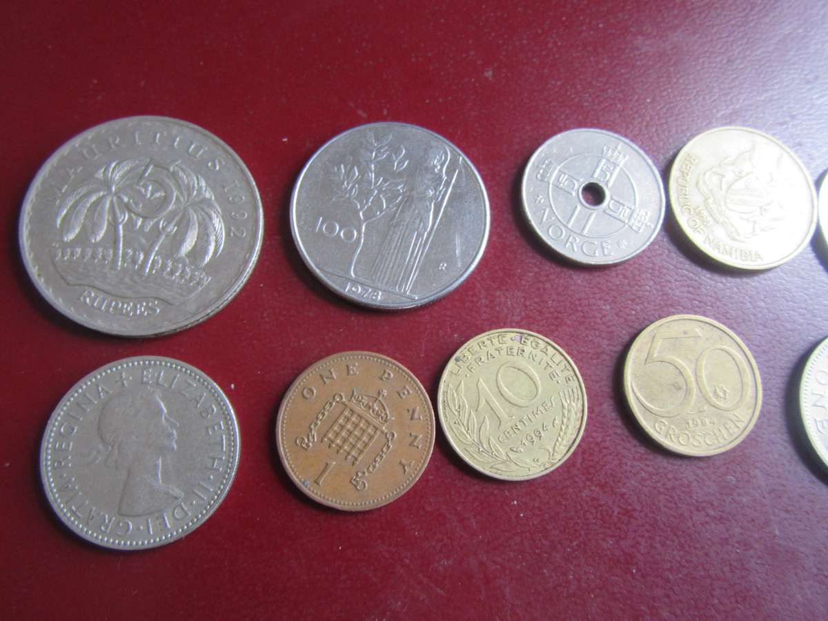 GOOD START FOR THE BEGINNER - 10 INTERNATIONAL COINS - AS PER SCAN - AS17