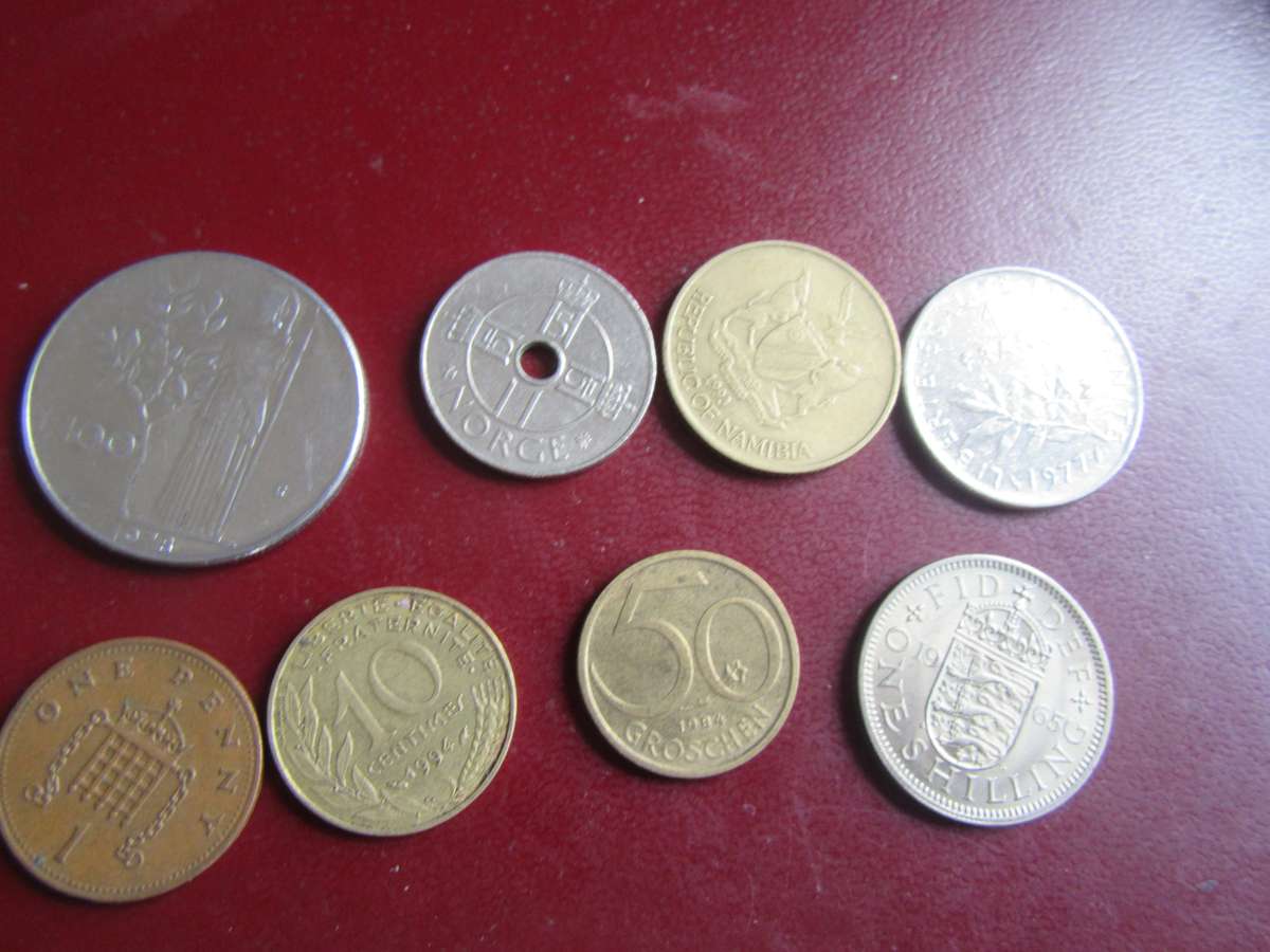 GOOD START FOR THE BEGINNER - 10 INTERNATIONAL COINS - AS PER SCAN - AS17