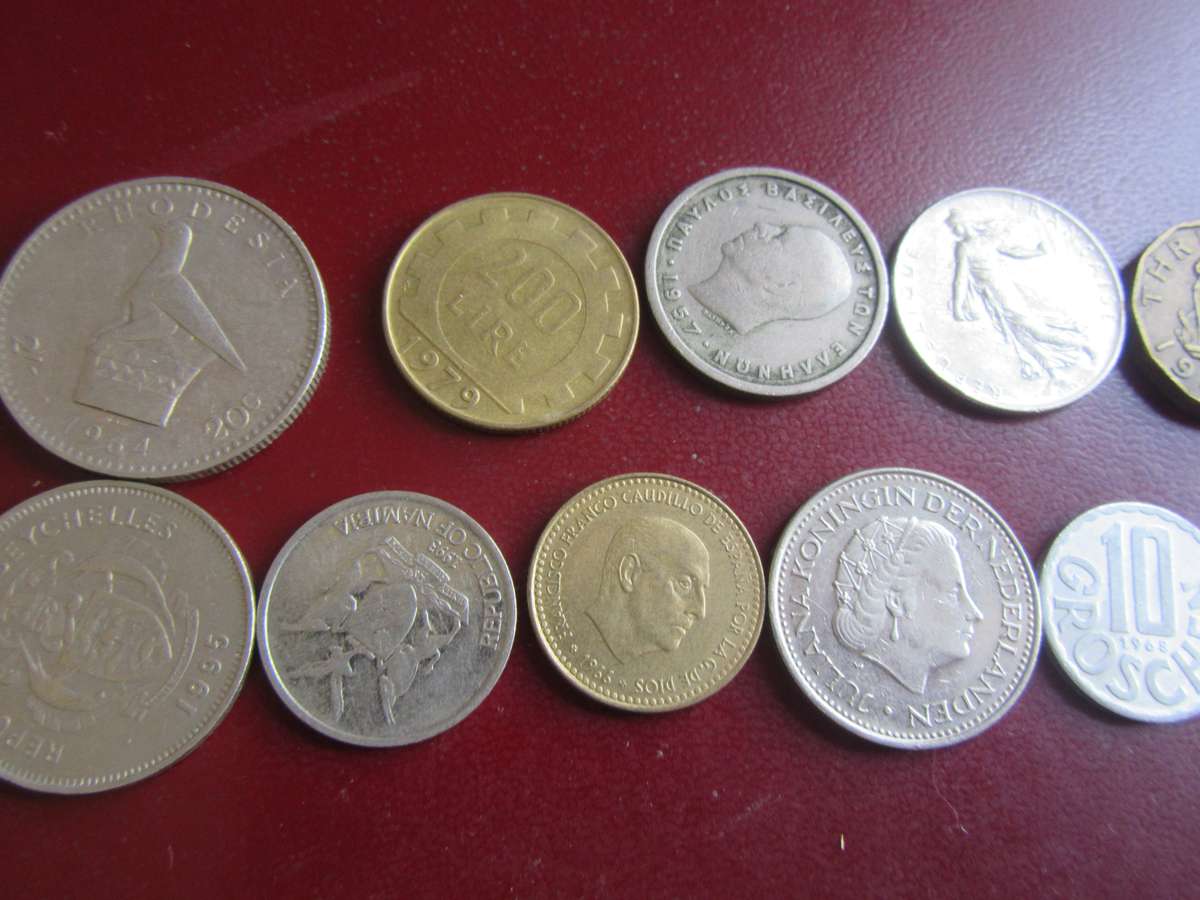 GOOD START FOR THE BEGINNER - 10 INTERNATIONAL COINS - AS PER SCAN - CO30