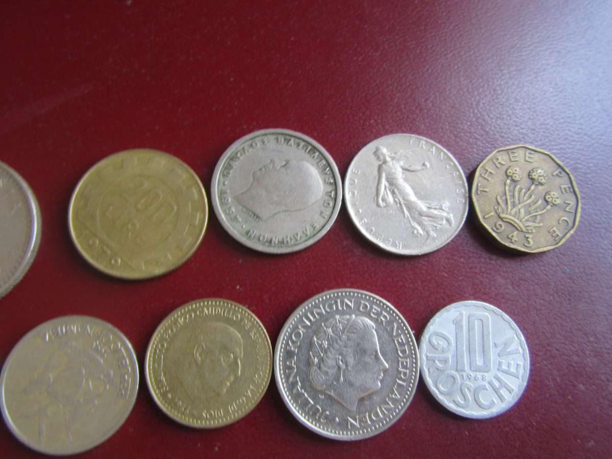 GOOD START FOR THE BEGINNER - 10 INTERNATIONAL COINS - AS PER SCAN - CO30