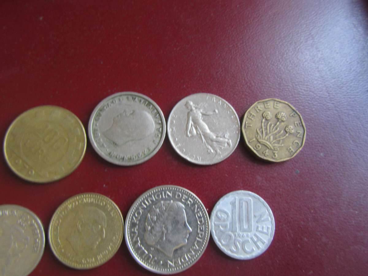 GOOD START FOR THE BEGINNER - 10 INTERNATIONAL COINS - AS PER SCAN - CO30