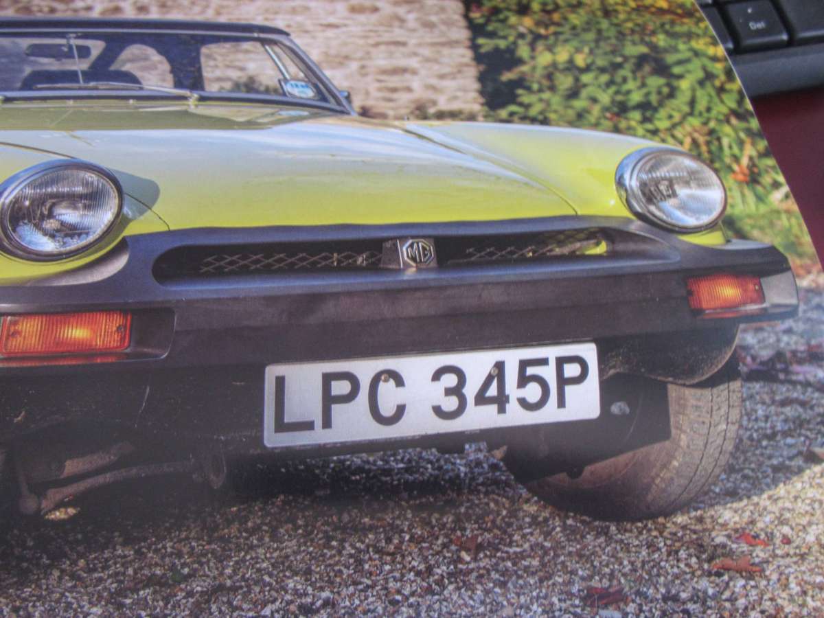 CALENDER - CLASSIC CARS 2025 - GOOD CONDITION -13 PAGES - BID PER PAGE