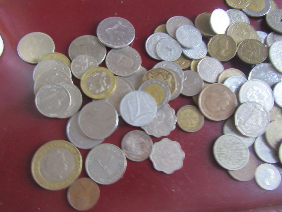 95ASSORTED INTERNATIONAL COINS - AS PER SCAN - BID PER ITEM - WA