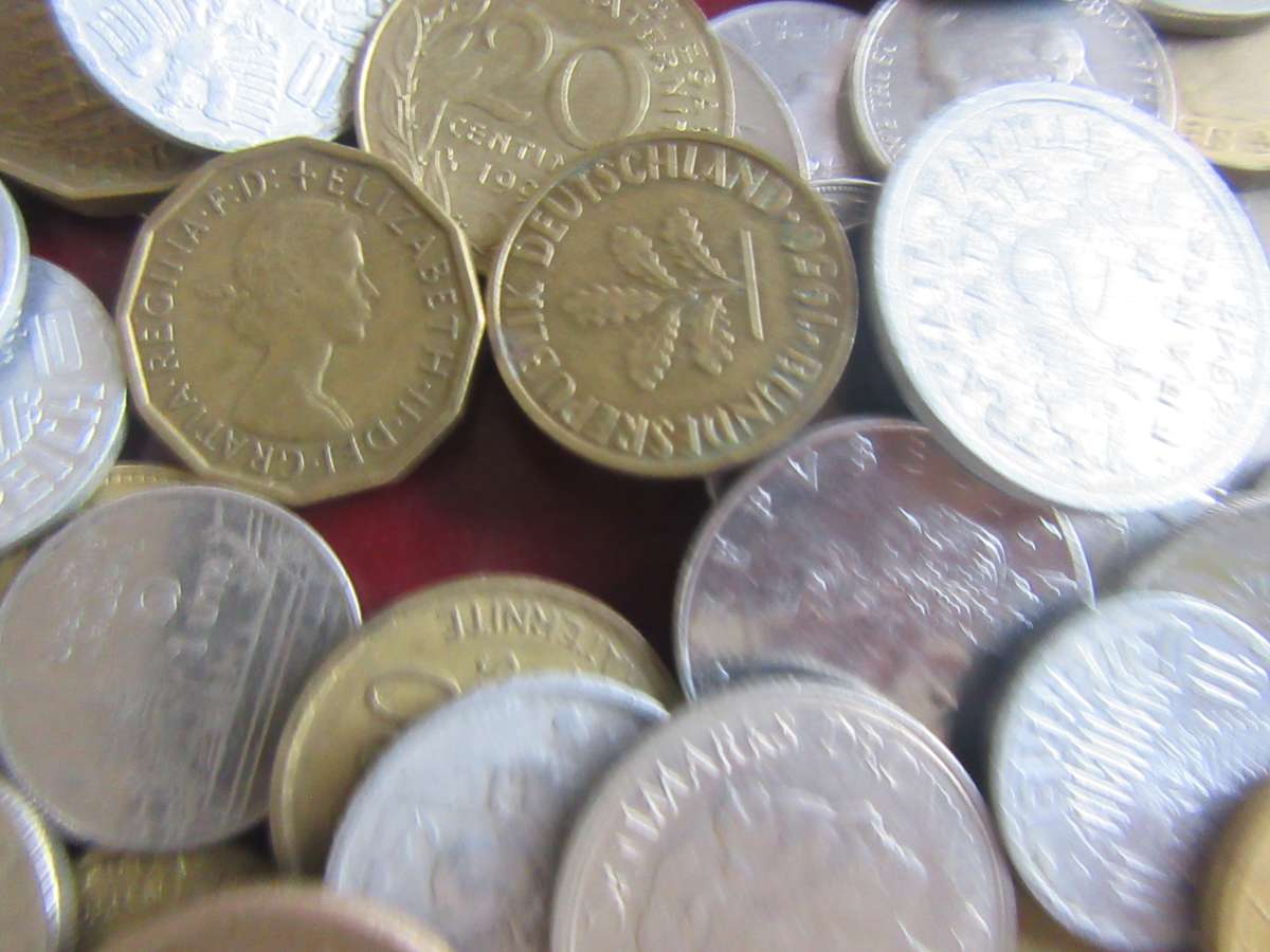 95ASSORTED INTERNATIONAL COINS - AS PER SCAN - BID PER ITEM - WA