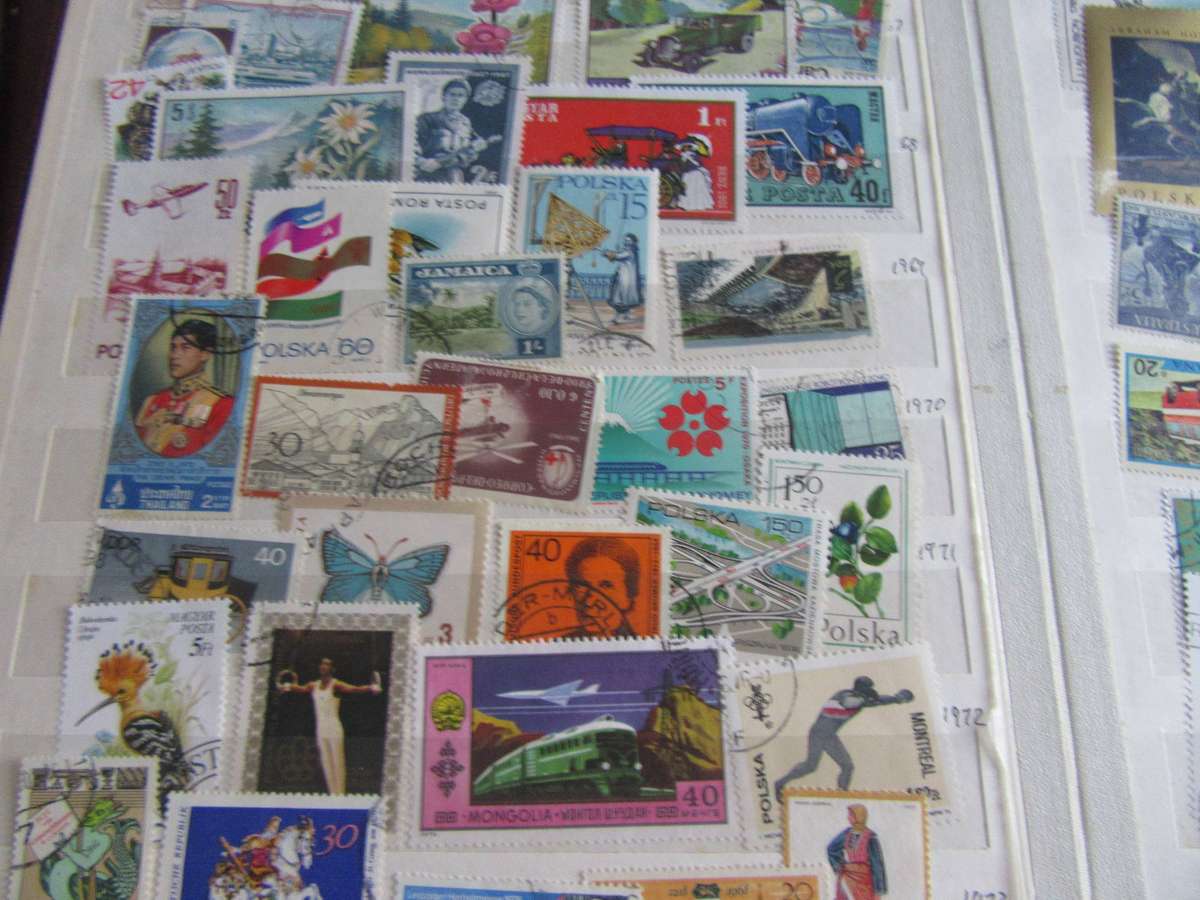 Old Stockbook - 14 pages filled with hundreds of international stamps - Bid per page