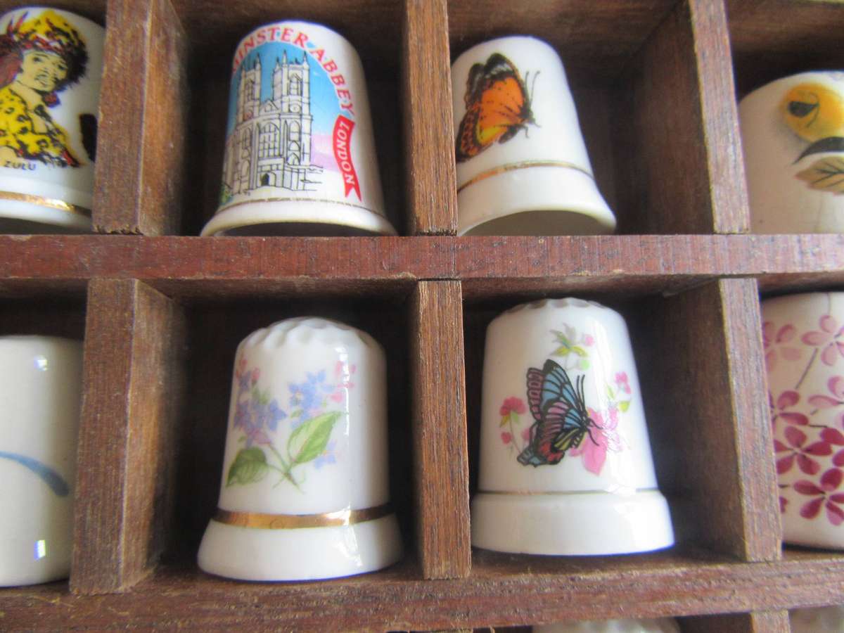 20 BEAUTIFUL PORCELAIN THIMBLESIN SHELF - AS PER SCAN - BID PER ITEM